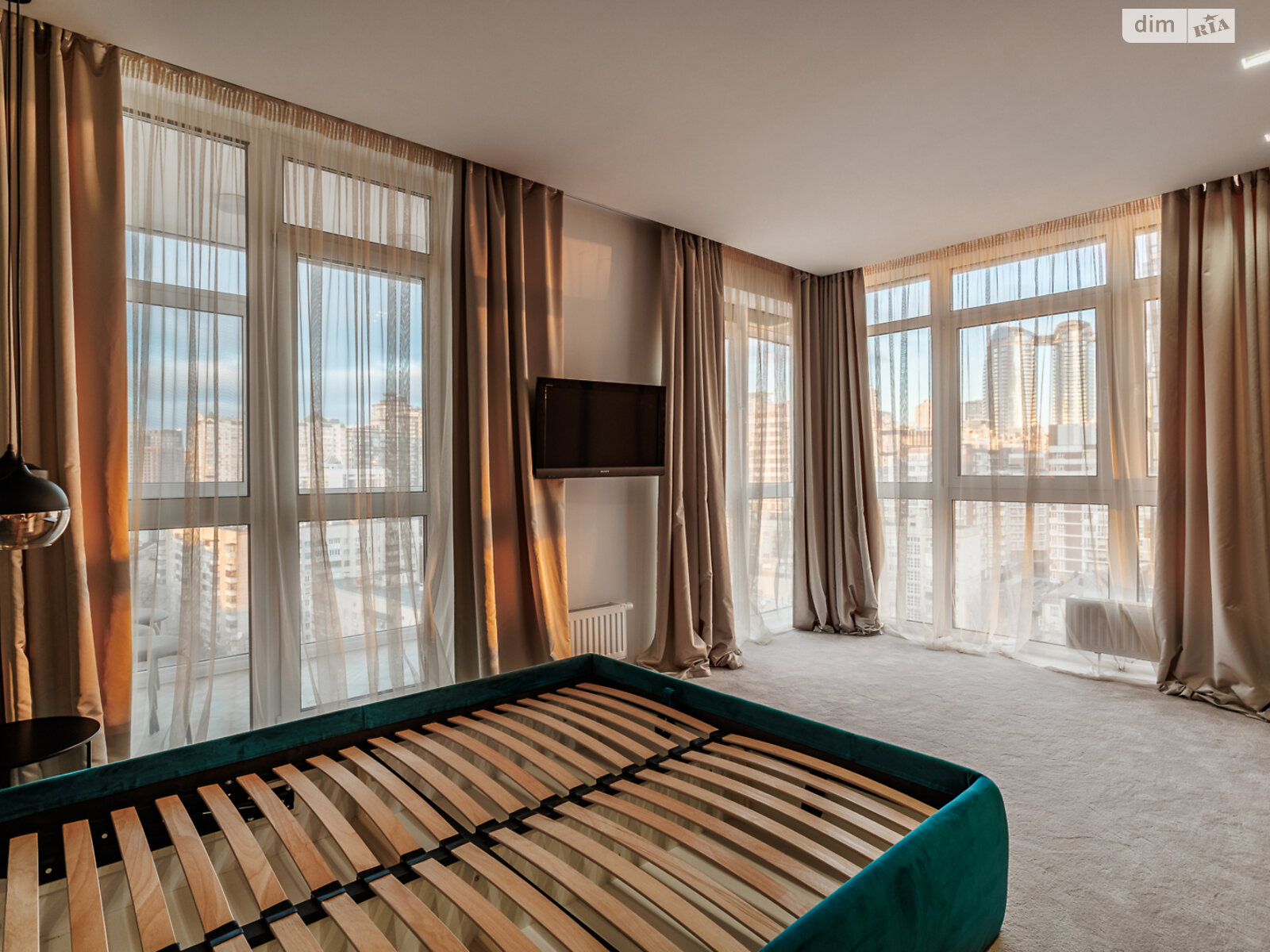 Продажа трехкомнатной квартиры в Киеве, на ул. Предславинская 40, район Саперное Поле фото 1