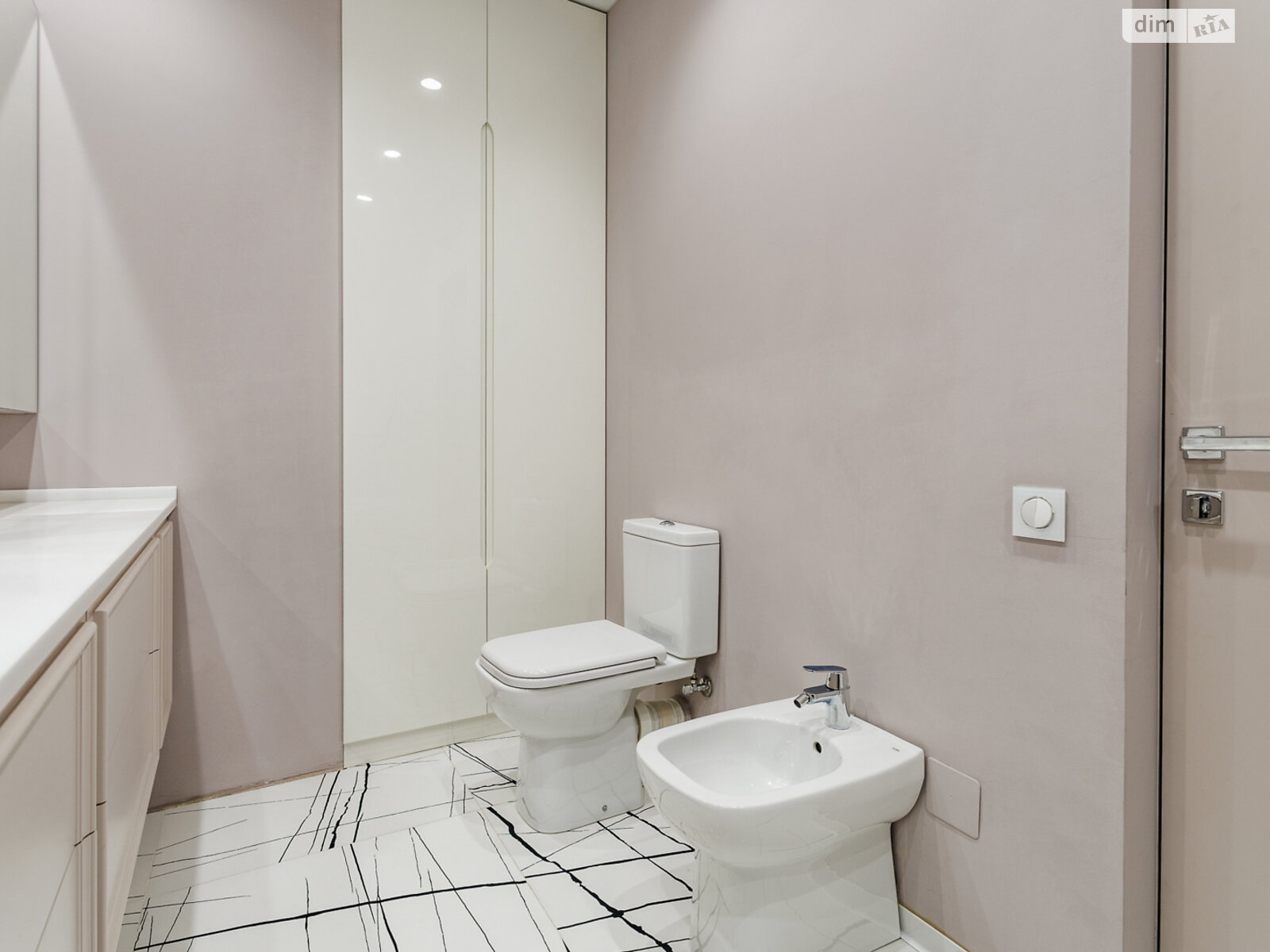 Продажа трехкомнатной квартиры в Киеве, на ул. Предславинская 40, район Саперное Поле фото 1