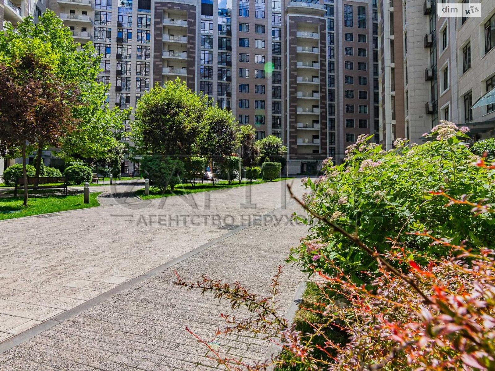 Продажа трехкомнатной квартиры в Киеве, на ул. Саперное Поле, район Саперное Поле фото 1 Продажа трехкомнатной квартиры в Киеве, на ул. Саперное Поле, район Саперное Поле фото 1
