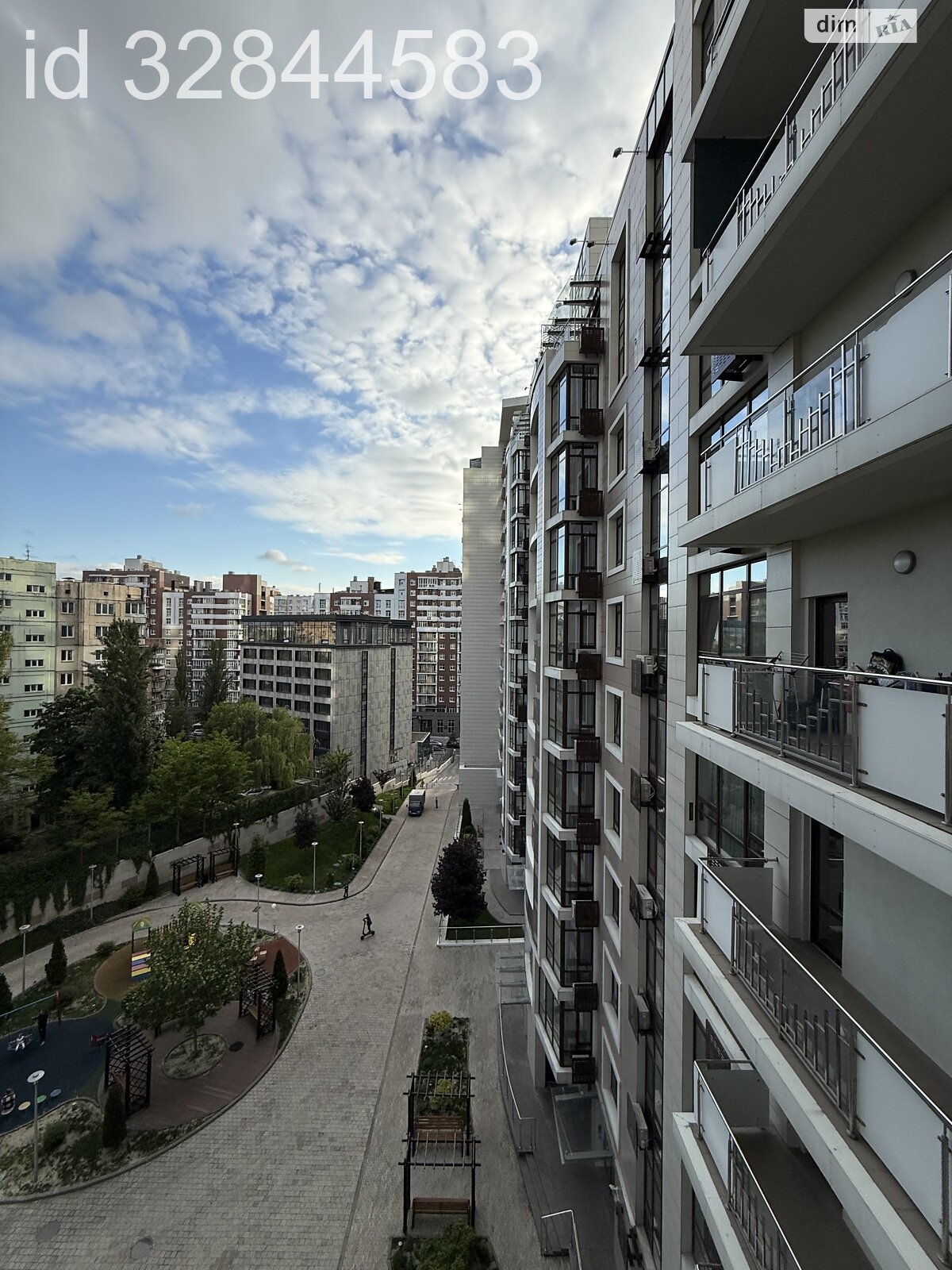 Продажа трехкомнатной квартиры в Киеве, на ул. Саперное Поле 5, район Печерский фото 1 Продажа трехкомнатной квартиры в Киеве, на ул. Саперное Поле 5, район Печерский фото 1