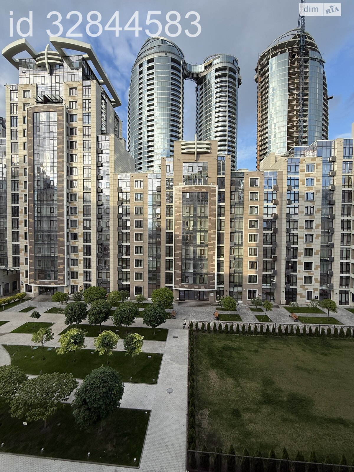Продажа трехкомнатной квартиры в Киеве, на ул. Саперное Поле 5, район Печерский фото 1 Продажа трехкомнатной квартиры в Киеве, на ул. Саперное Поле 5, район Печерский фото 1