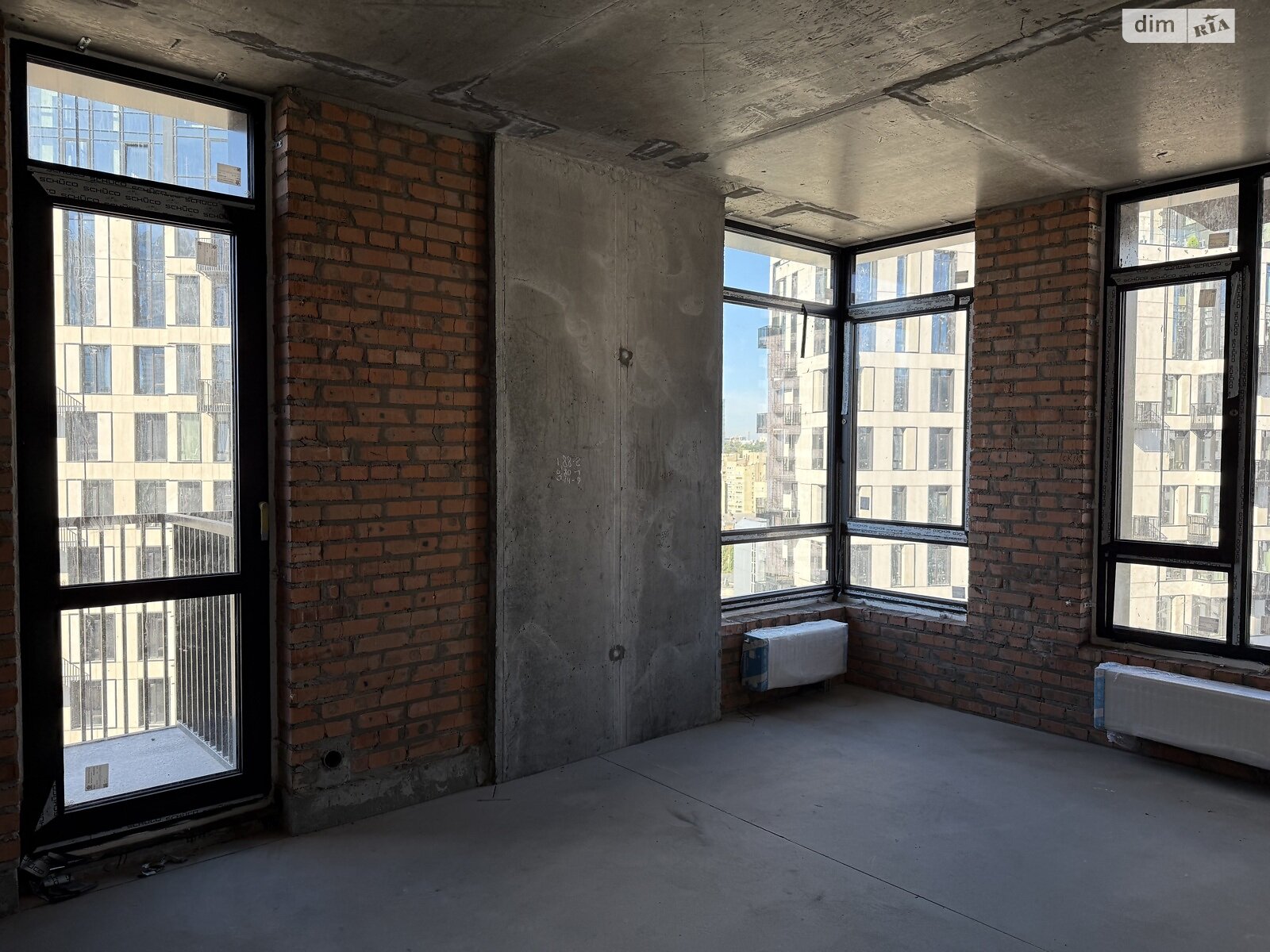 Продаж трикімнатної квартири в Києві, на вул. Василя Тютюнника 39/2, район Саперне Поле фото 1