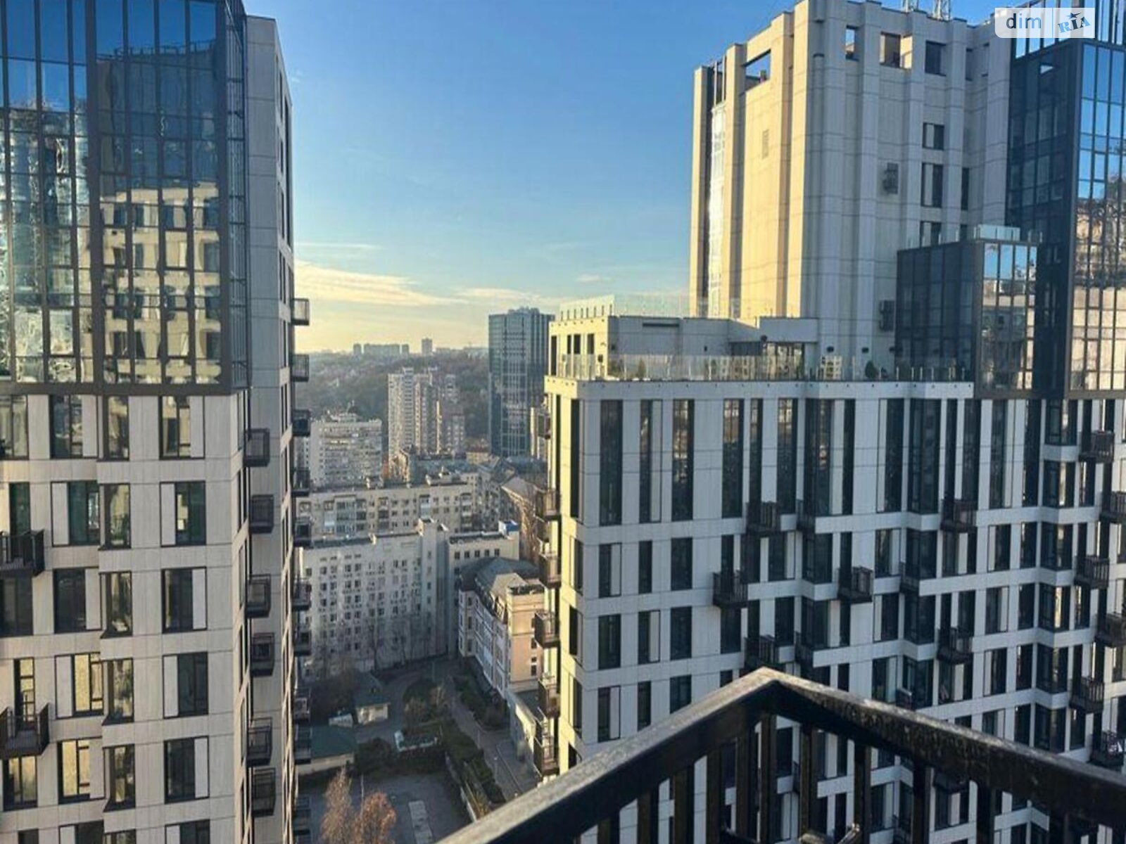 Продажа трехкомнатной квартиры в Киеве, на ул. Василия Тютюнника 45, район Саперное Поле фото 1