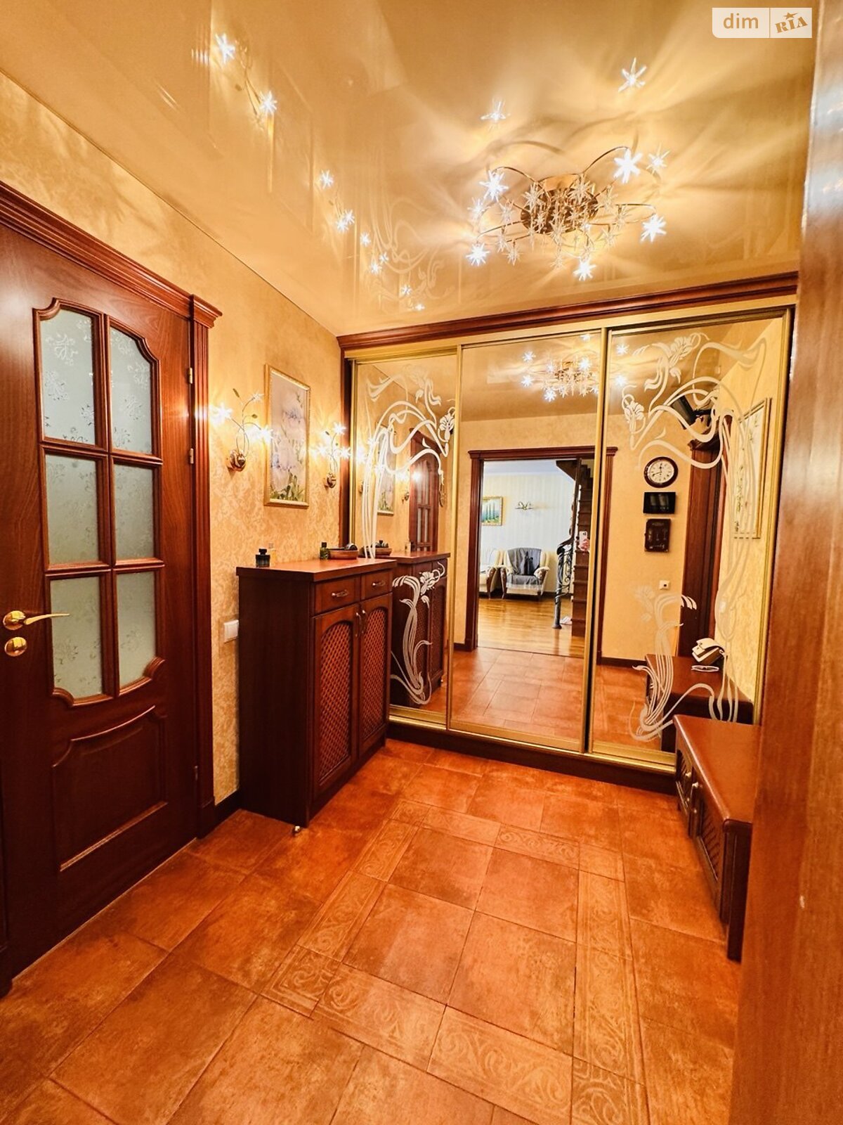 Продаж шестикімнатної квартири в Києві, на бул. Дарницький 8, район Північно-Броварський Масив фото 1 Продаж шестикімнатної квартири в Києві, на бул. Дарницький 8, район Північно-Броварський Масив фото 1