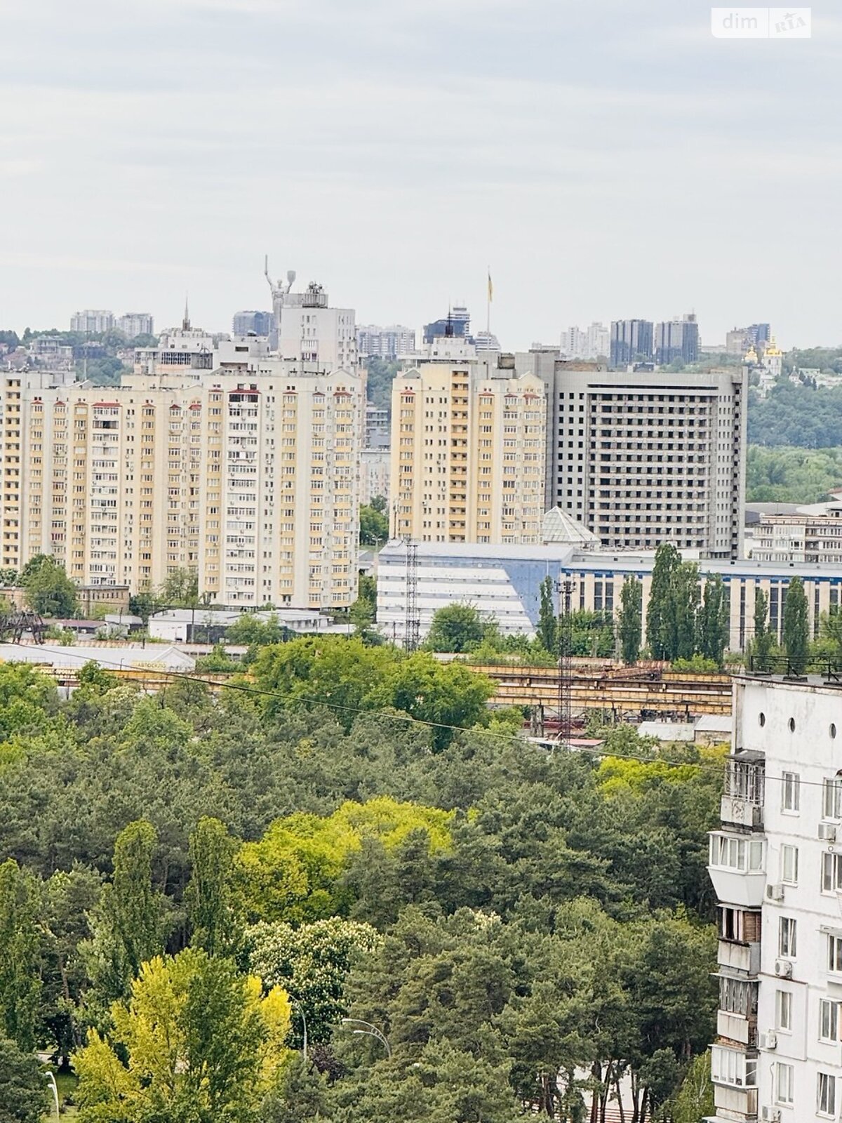 Продаж шестикімнатної квартири в Києві, на бул. Дарницький 8, район Північно-Броварський Масив фото 1 Продаж шестикімнатної квартири в Києві, на бул. Дарницький 8, район Північно-Броварський Масив фото 1