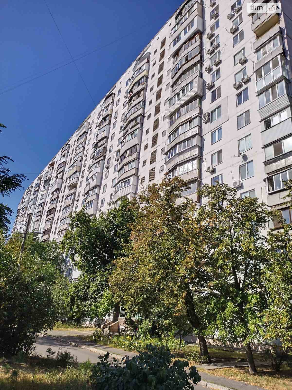 Продажа трехкомнатной квартиры в Киеве, на ул. Князя Романа Мстиславича 18, район Северно-Броварский Масив фото 1