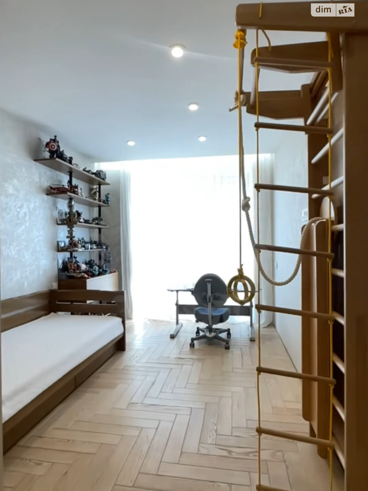 Продаж трикімнатної квартири в Києві, на вул. Князя Романа Мстиславича 28, район Північно-Броварський Масив фото 1