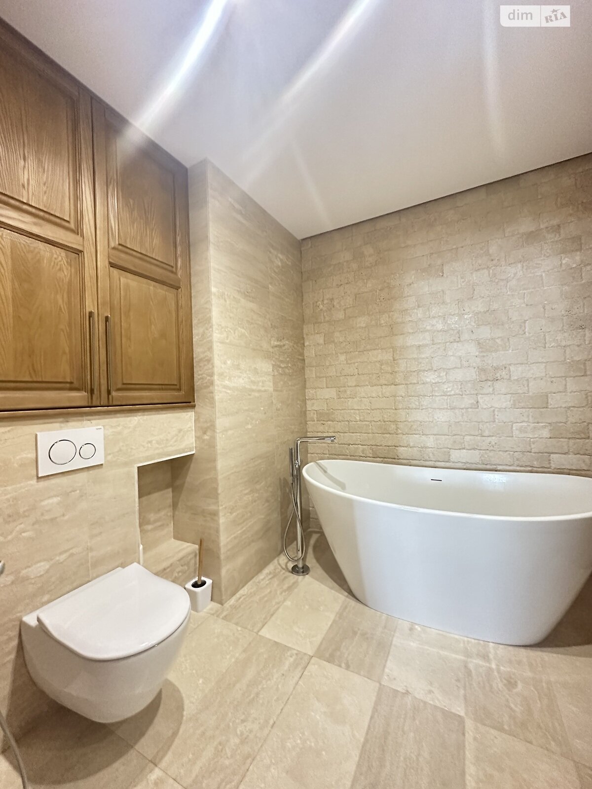 Продаж трикімнатної квартири в Києві, на вул. Князя Романа Мстиславича 28, район Північно-Броварський Масив фото 1