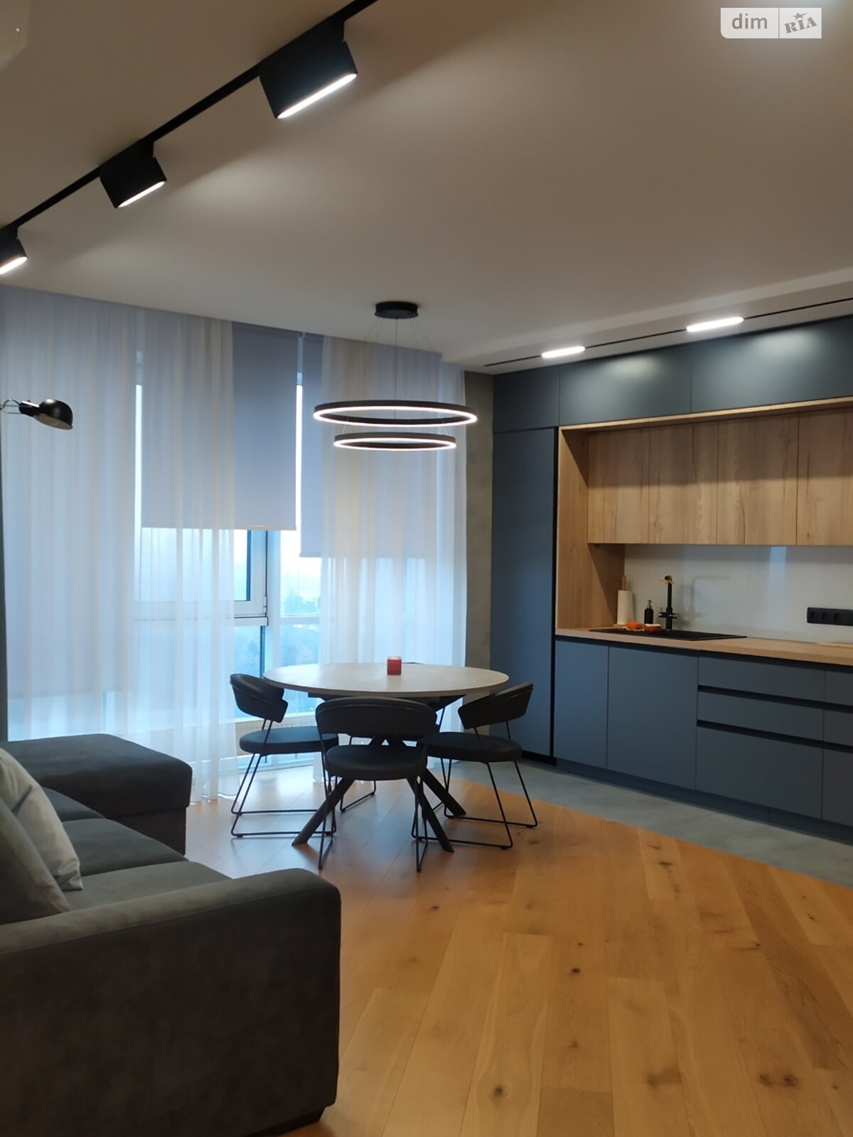 Продажа трехкомнатной квартиры в Киеве, на ул. Князя Романа Мстиславича 28, район Северно-Броварский Масив фото 1