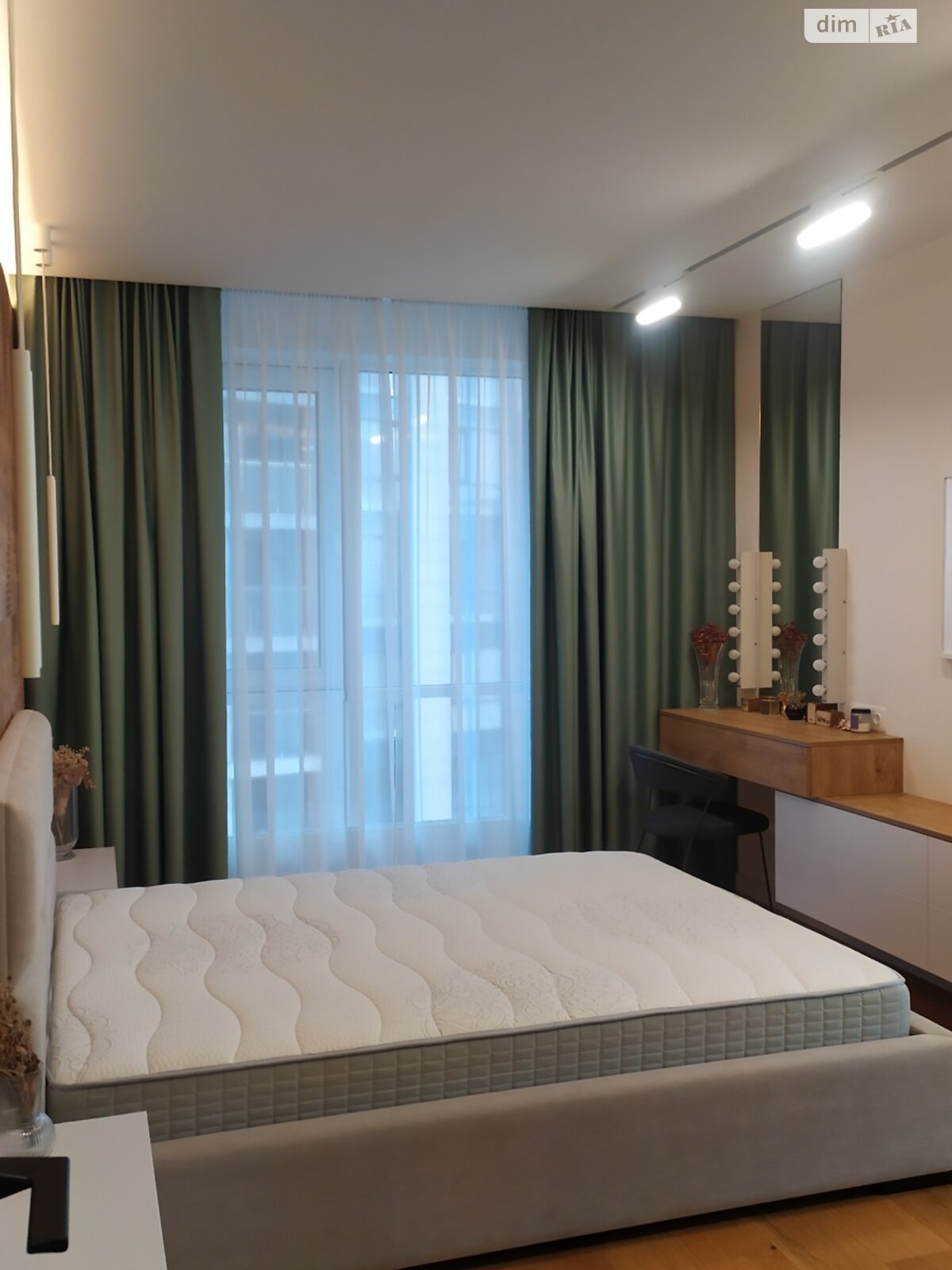 Продажа трехкомнатной квартиры в Киеве, на ул. Князя Романа Мстиславича 28, район Северно-Броварский Масив фото 1