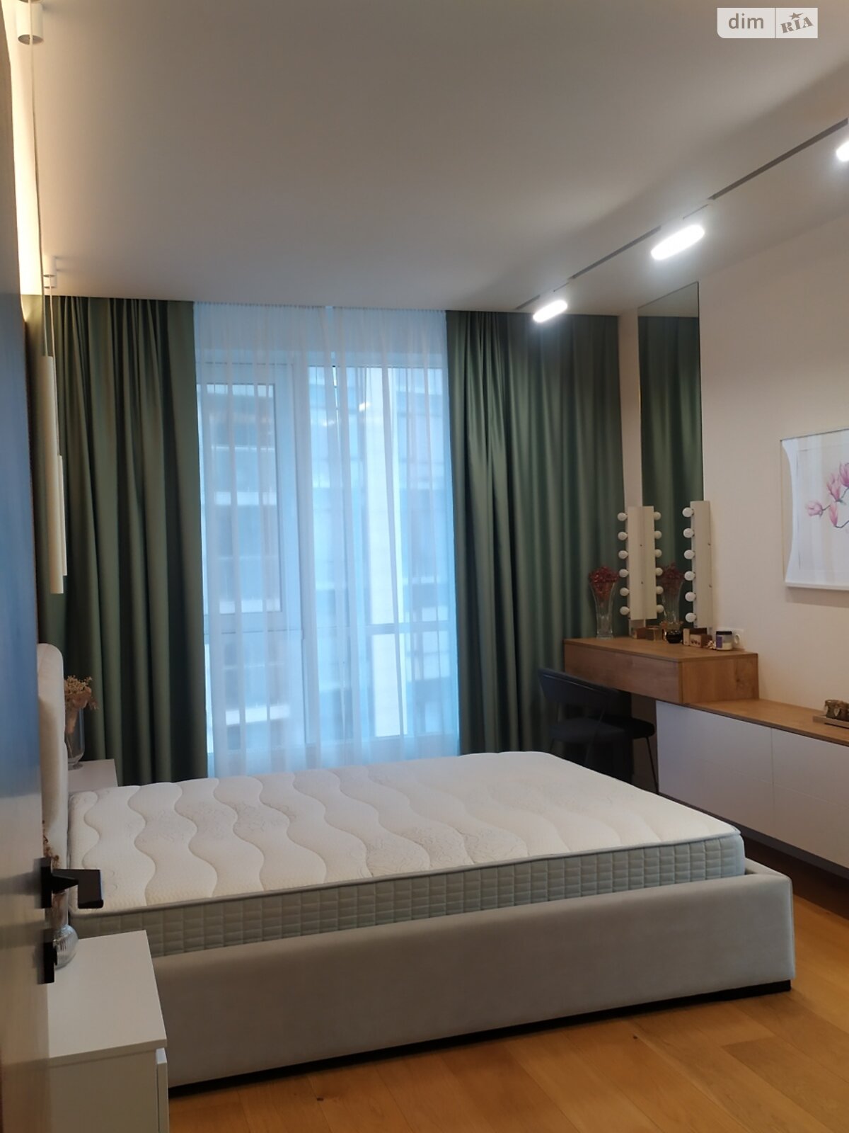 Продажа трехкомнатной квартиры в Киеве, на ул. Князя Романа Мстиславича 28, район Северно-Броварский Масив фото 1