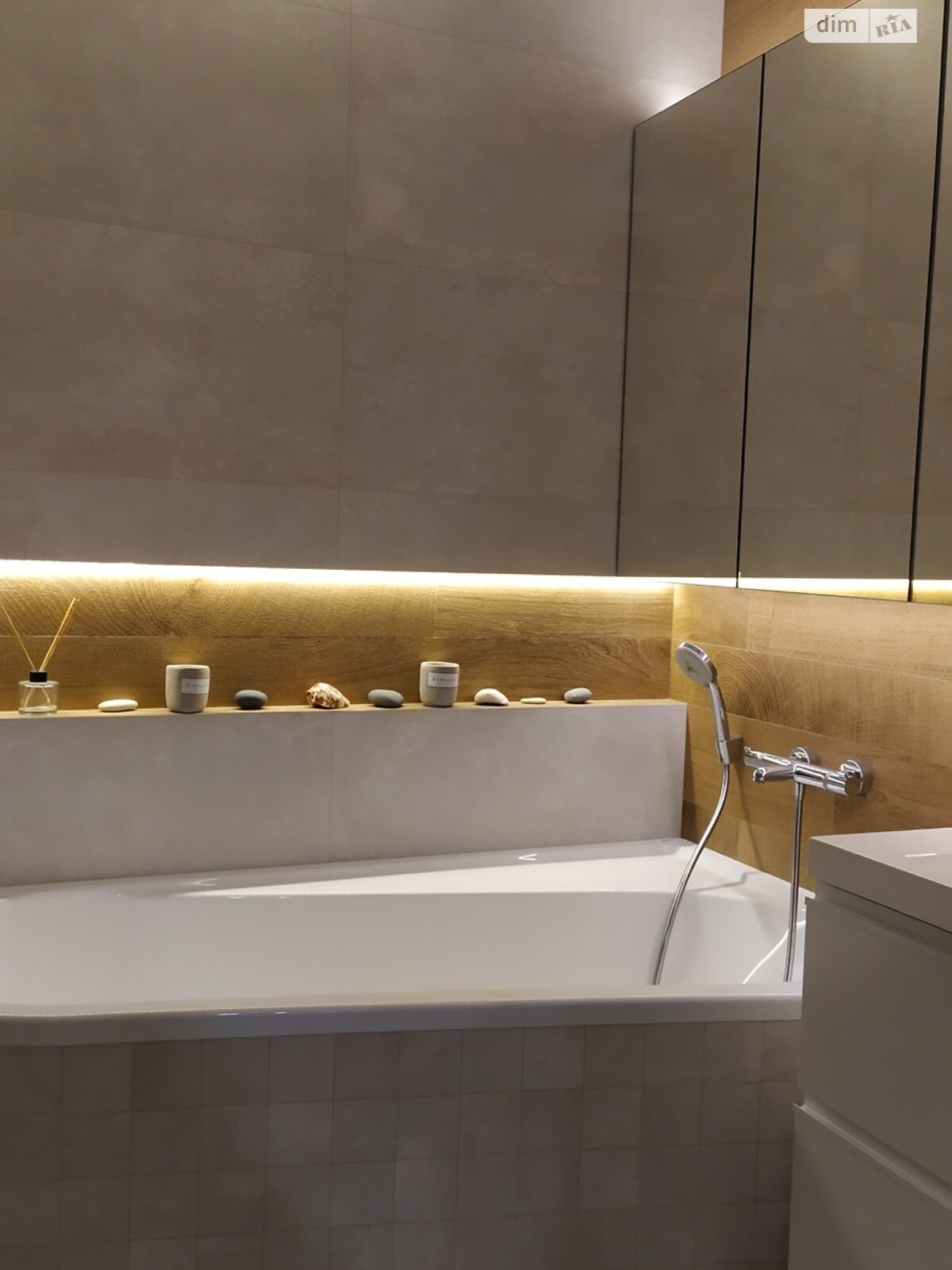 Продажа трехкомнатной квартиры в Киеве, на ул. Князя Романа Мстиславича 28, район Северно-Броварский Масив фото 1