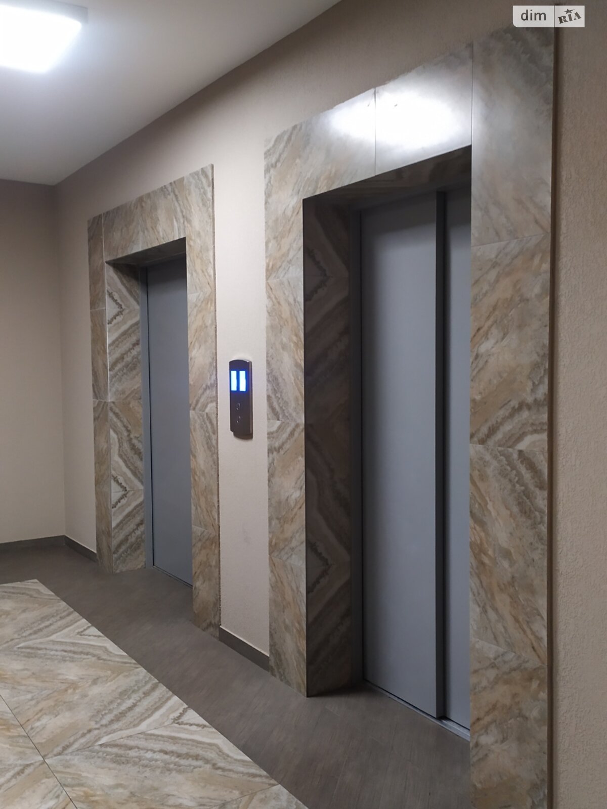 Продажа трехкомнатной квартиры в Киеве, на ул. Князя Романа Мстиславича 28, район Северно-Броварский Масив фото 1