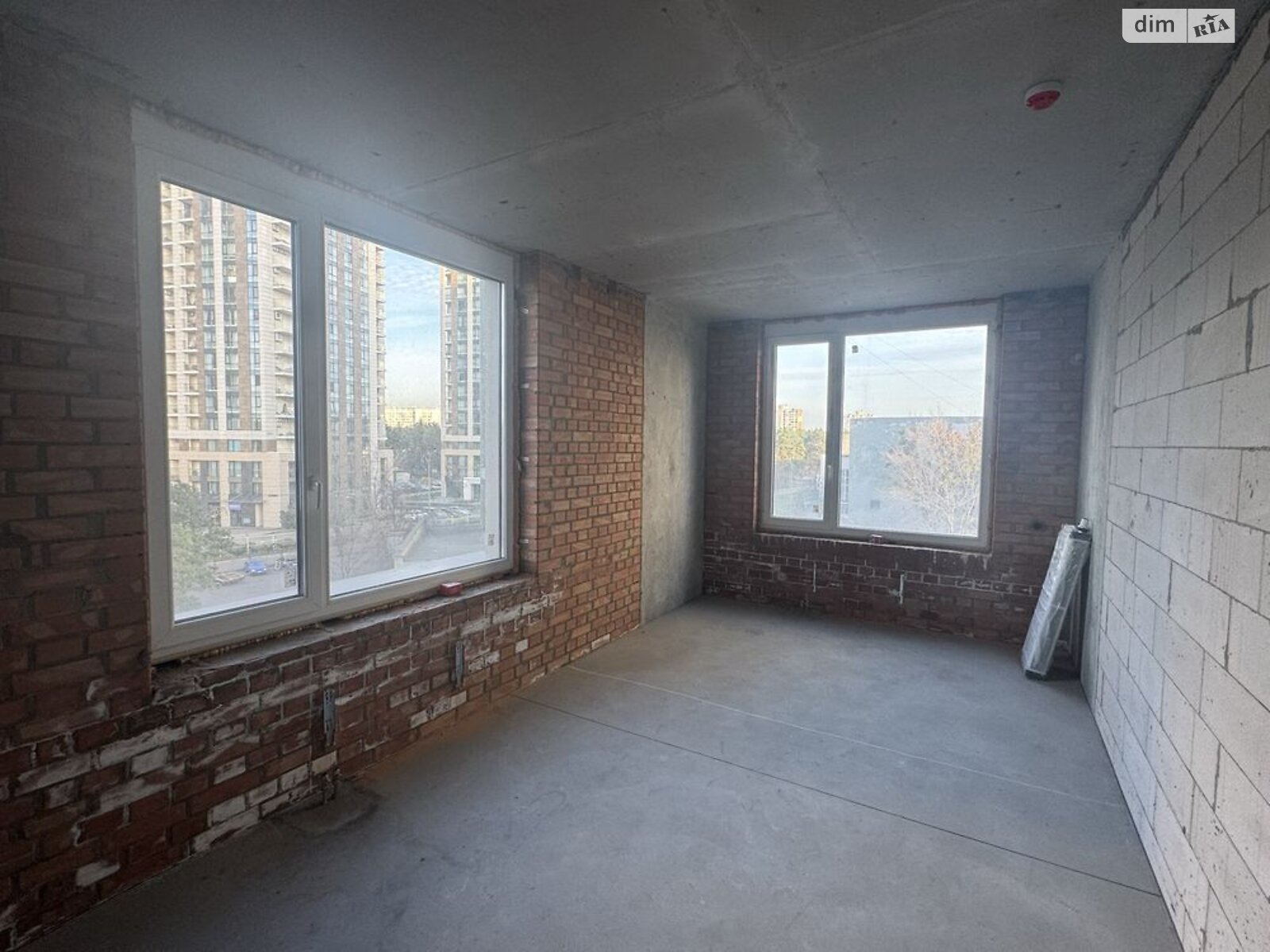 Продажа трехкомнатной квартиры в Киеве, на ул. Князя Романа Мстиславича 22, район Северно-Броварский Масив фото 1 Продажа трехкомнатной квартиры в Киеве, на ул. Князя Романа Мстиславича 22, район Северно-Броварский Масив фото 1