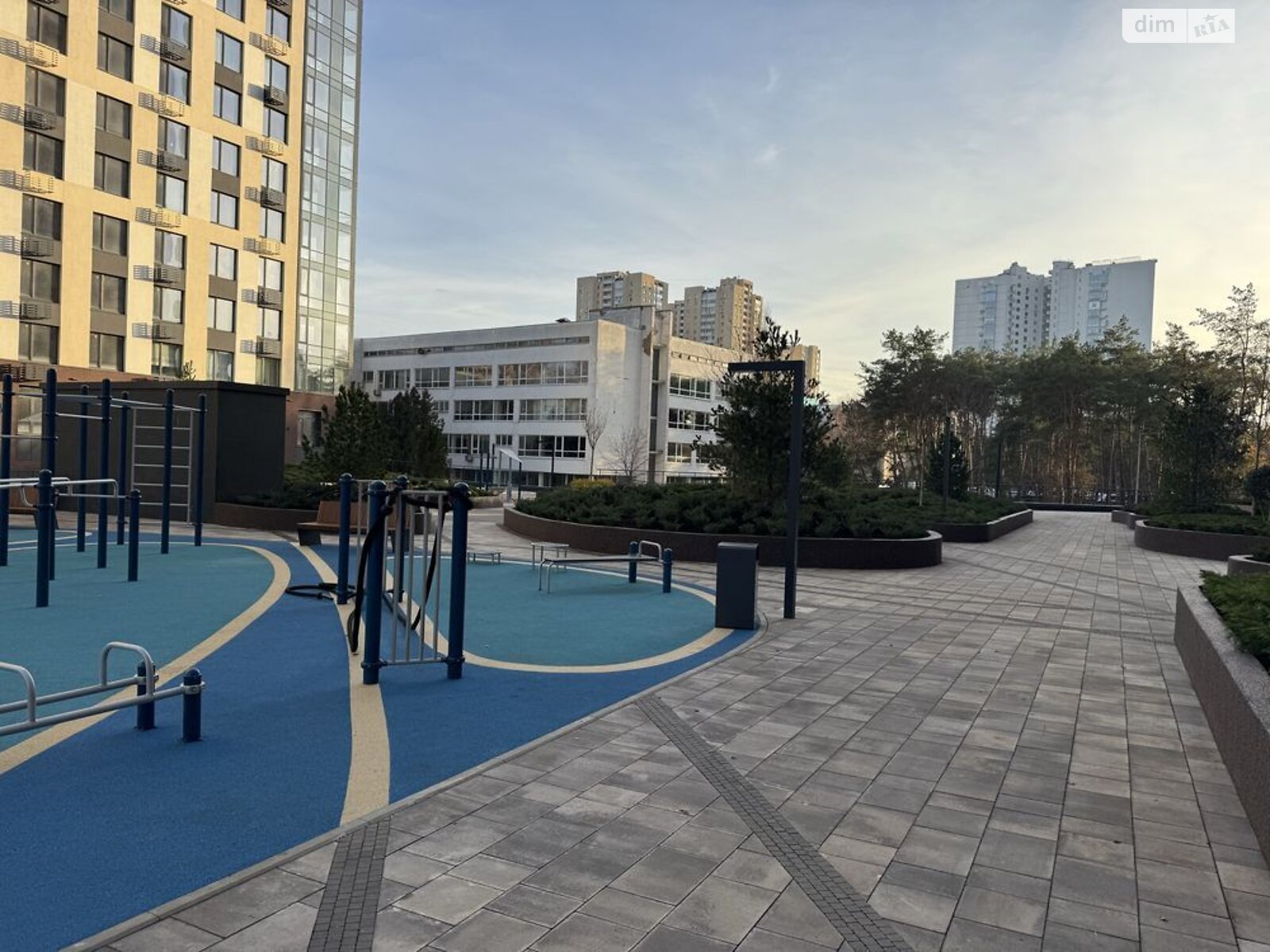 Продажа трехкомнатной квартиры в Киеве, на ул. Князя Романа Мстиславича 22, район Северно-Броварский Масив фото 1 Продажа трехкомнатной квартиры в Киеве, на ул. Князя Романа Мстиславича 22, район Северно-Броварский Масив фото 1