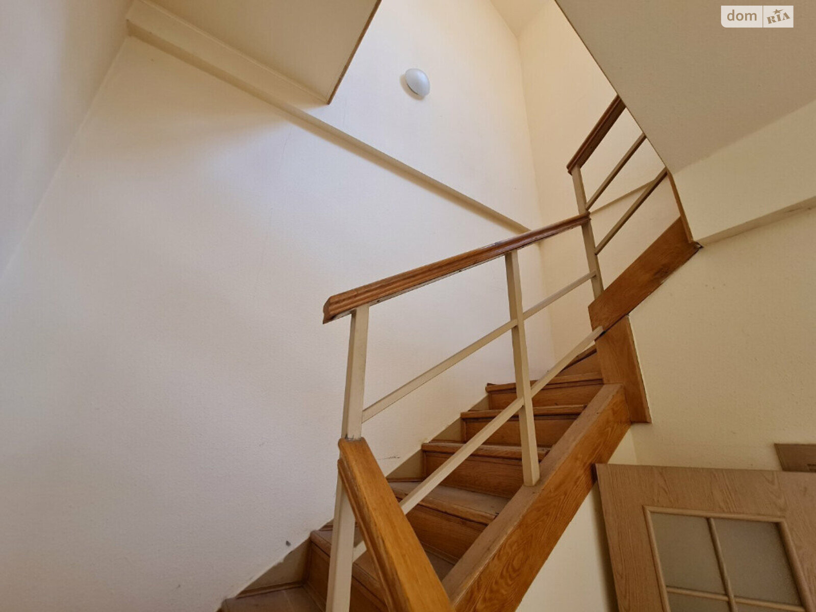 Продаж дев'ятикімнатної квартири в Києві, на вул. Назарівська 7Б, район Шевченківський фото 1 Продаж дев'ятикімнатної квартири в Києві, на вул. Назарівська 7Б, район Шевченківський фото 1
