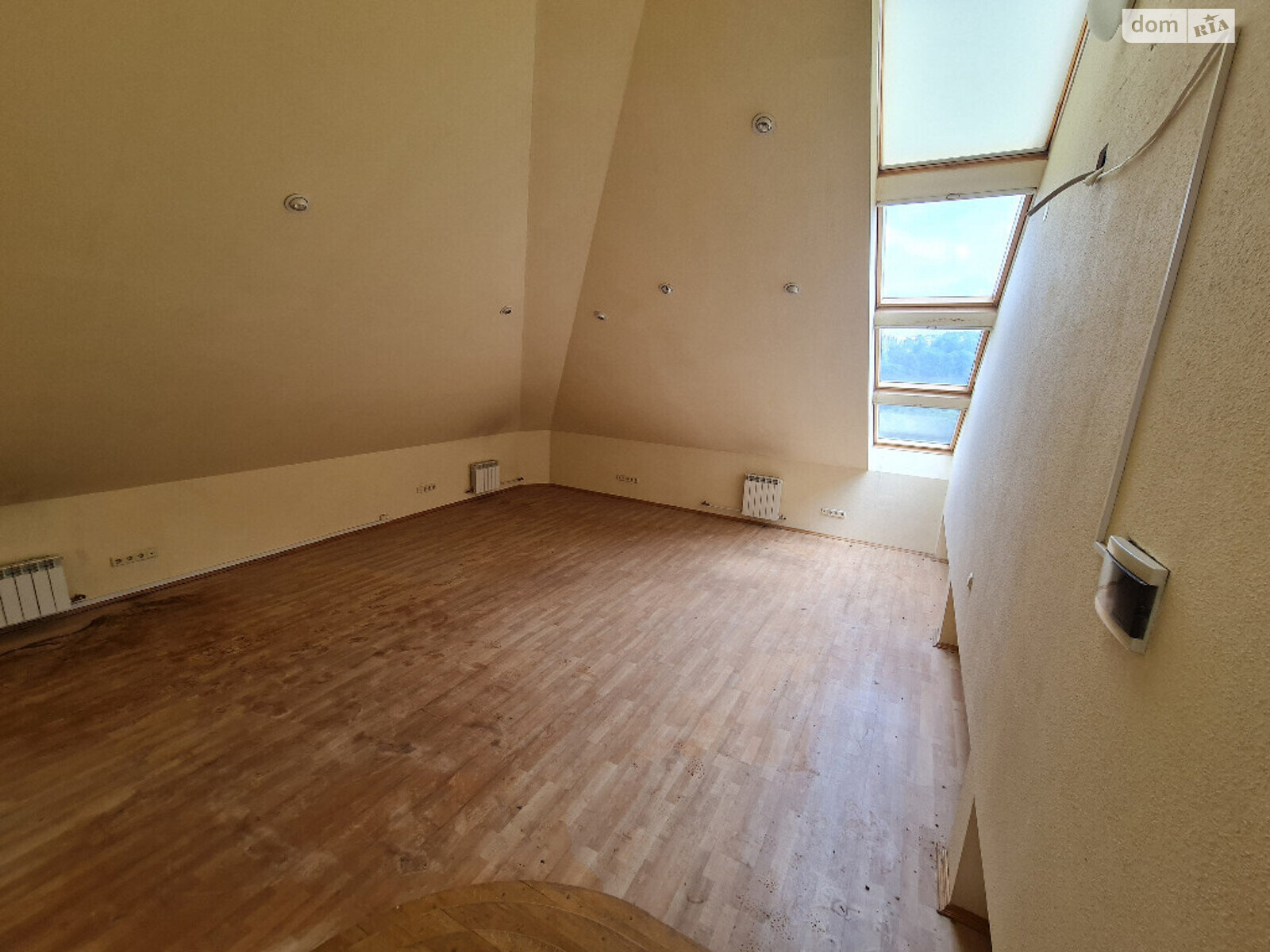 Продаж дев'ятикімнатної квартири в Києві, на вул. Назарівська 7Б, район Шевченківський фото 1 Продаж дев'ятикімнатної квартири в Києві, на вул. Назарівська 7Б, район Шевченківський фото 1