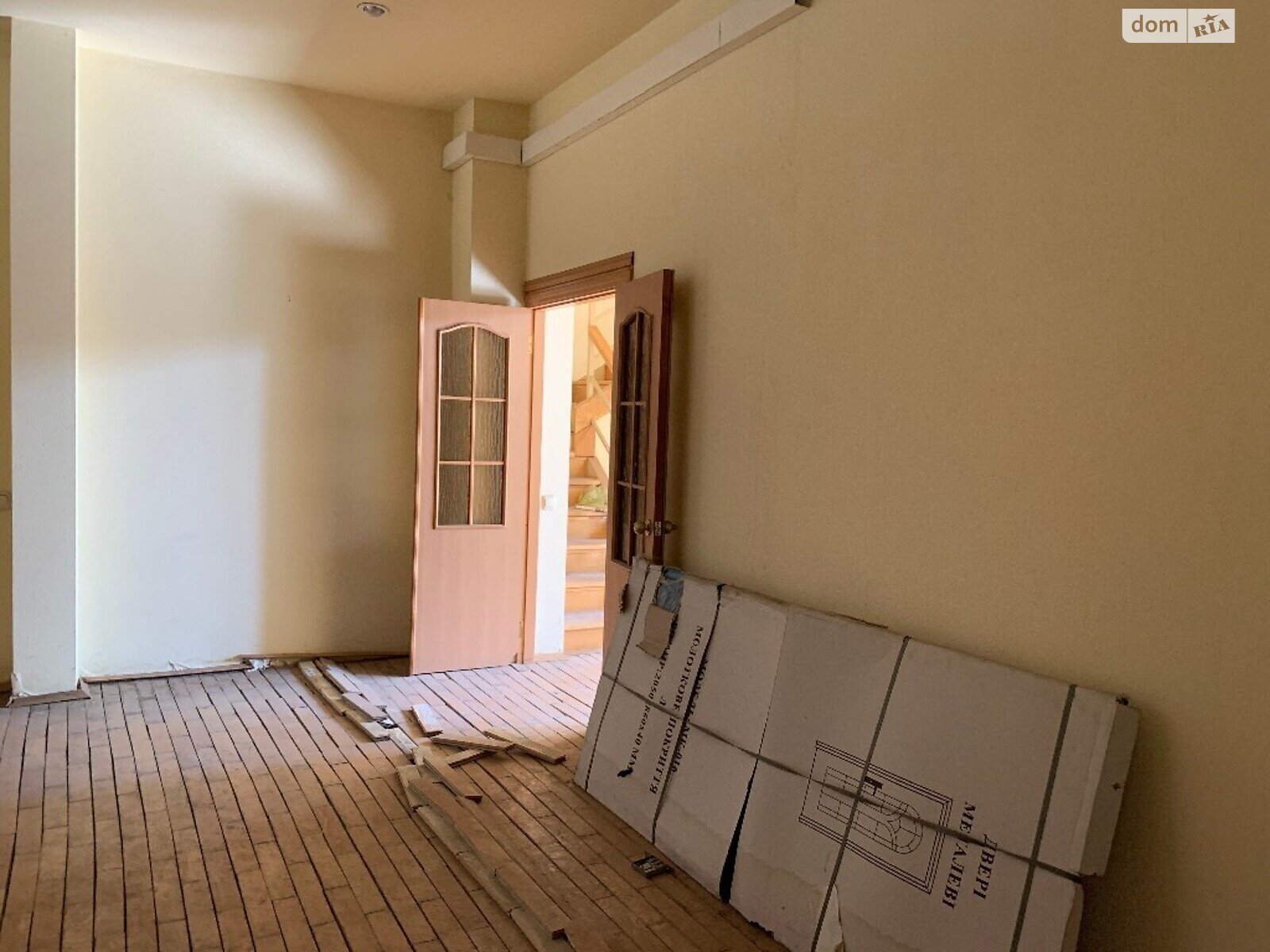 Продаж дев'ятикімнатної квартири в Києві, на вул. Назарівська 7Б, район Шевченківський фото 1
