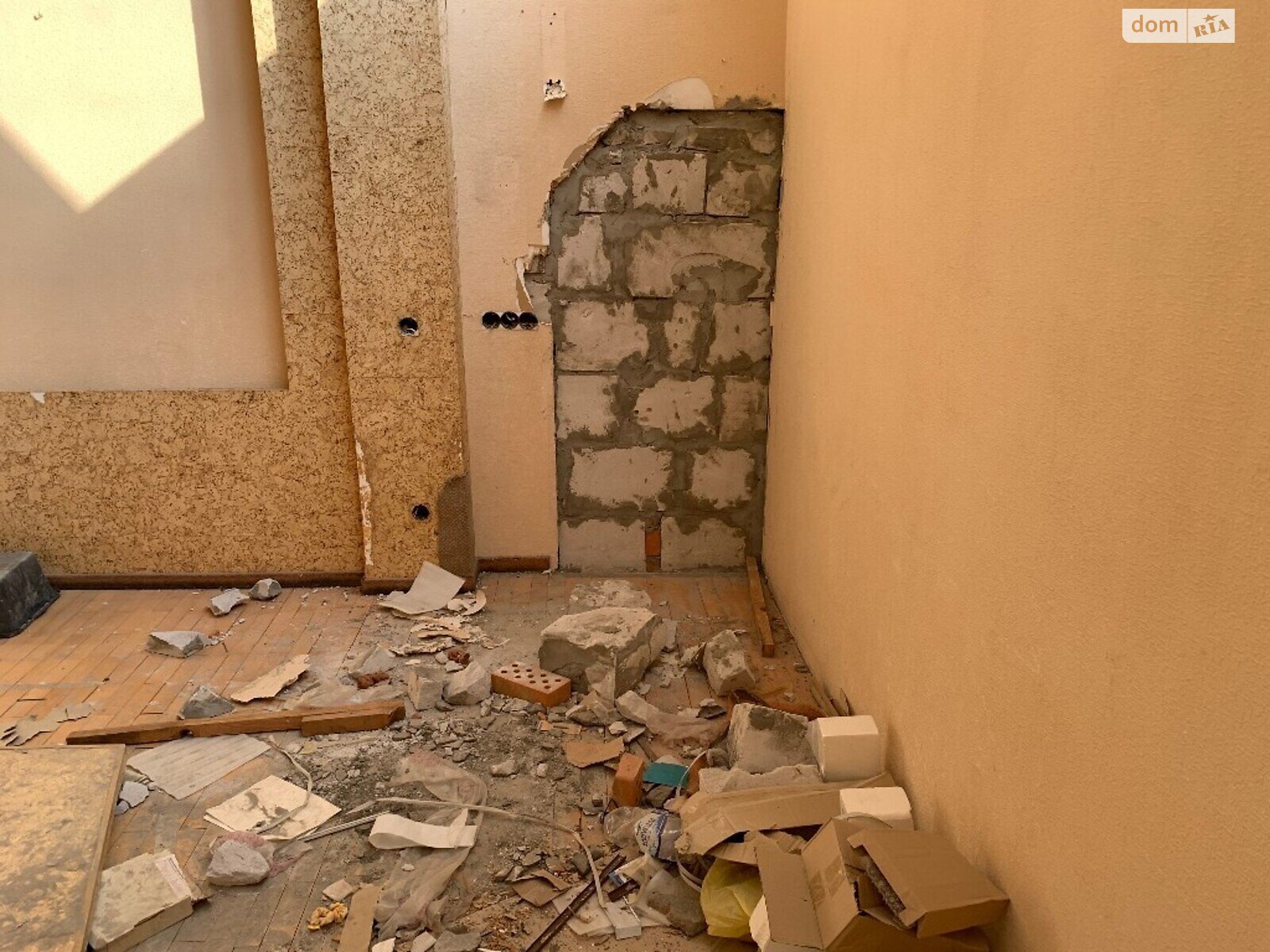 Продаж дев'ятикімнатної квартири в Києві, на вул. Назарівська 7Б, район Шевченківський фото 1 Продаж дев'ятикімнатної квартири в Києві, на вул. Назарівська 7Б, район Шевченківський фото 1