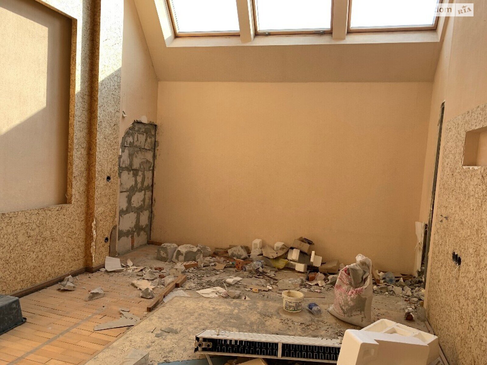 Продаж дев'ятикімнатної квартири в Києві, на вул. Назарівська 7Б, район Шевченківський фото 1 Продаж дев'ятикімнатної квартири в Києві, на вул. Назарівська 7Б, район Шевченківський фото 1