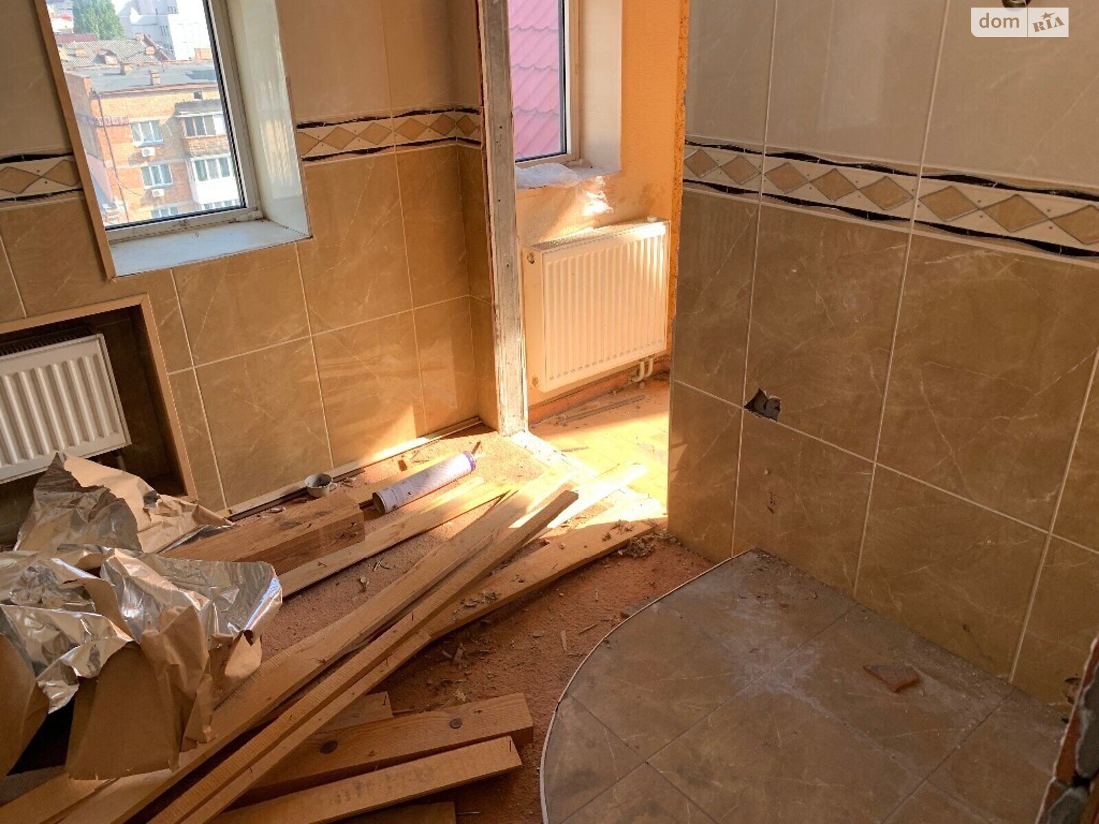 Продаж дев'ятикімнатної квартири в Києві, на вул. Назарівська 7Б, район Шевченківський фото 1 Продаж дев'ятикімнатної квартири в Києві, на вул. Назарівська 7Б, район Шевченківський фото 1