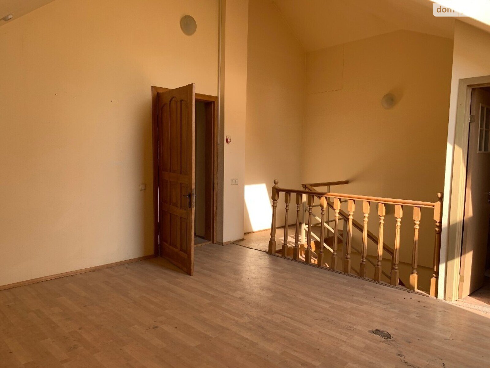 Продаж дев'ятикімнатної квартири в Києві, на вул. Назарівська 7Б, район Шевченківський фото 1 Продаж дев'ятикімнатної квартири в Києві, на вул. Назарівська 7Б, район Шевченківський фото 1