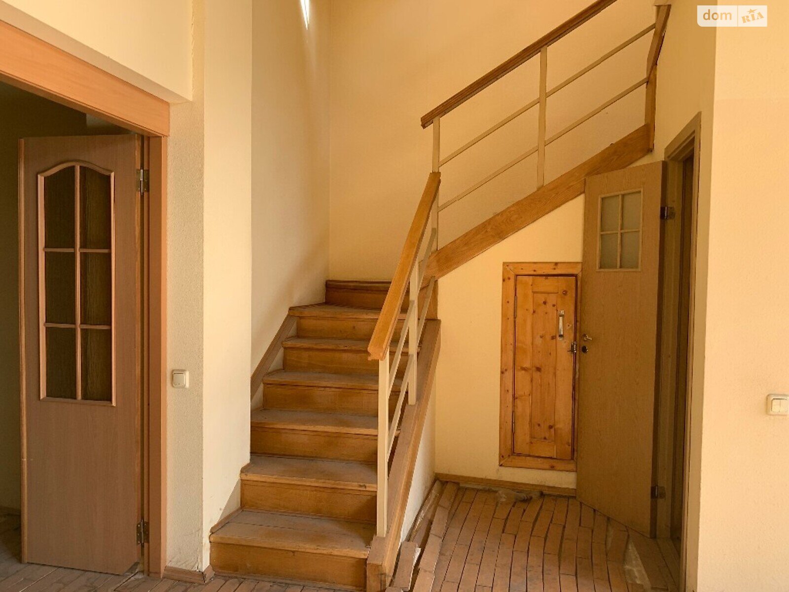 Продаж дев'ятикімнатної квартири в Києві, на вул. Назарівська 7Б, район Шевченківський фото 1 Продаж дев'ятикімнатної квартири в Києві, на вул. Назарівська 7Б, район Шевченківський фото 1