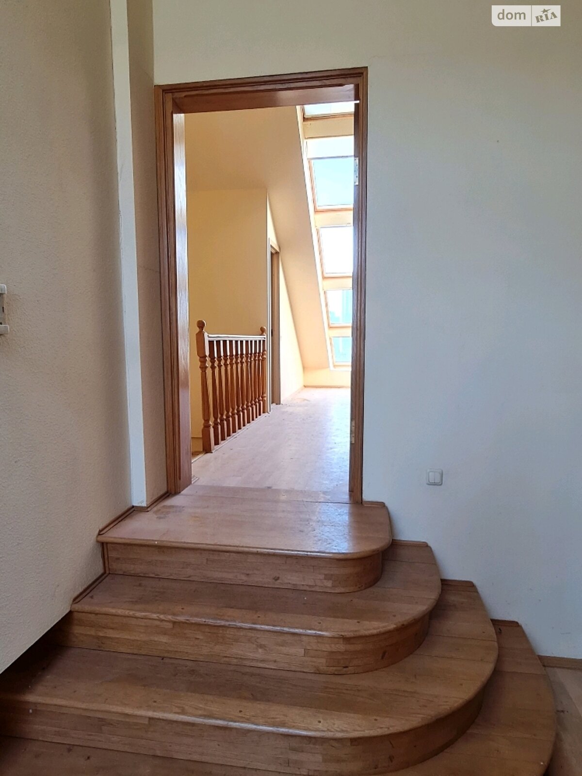 Продаж дев'ятикімнатної квартири в Києві, на вул. Назарівська 7Б, район Шевченківський фото 1 Продаж дев'ятикімнатної квартири в Києві, на вул. Назарівська 7Б, район Шевченківський фото 1