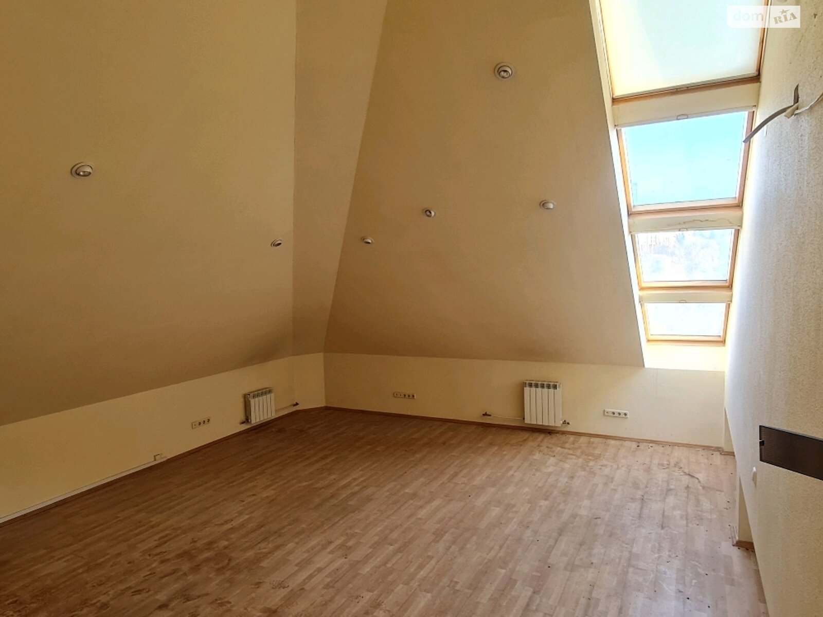 Продаж дев'ятикімнатної квартири в Києві, на вул. Назарівська 7Б, район Шевченківський фото 1 Продаж дев'ятикімнатної квартири в Києві, на вул. Назарівська 7Б, район Шевченківський фото 1