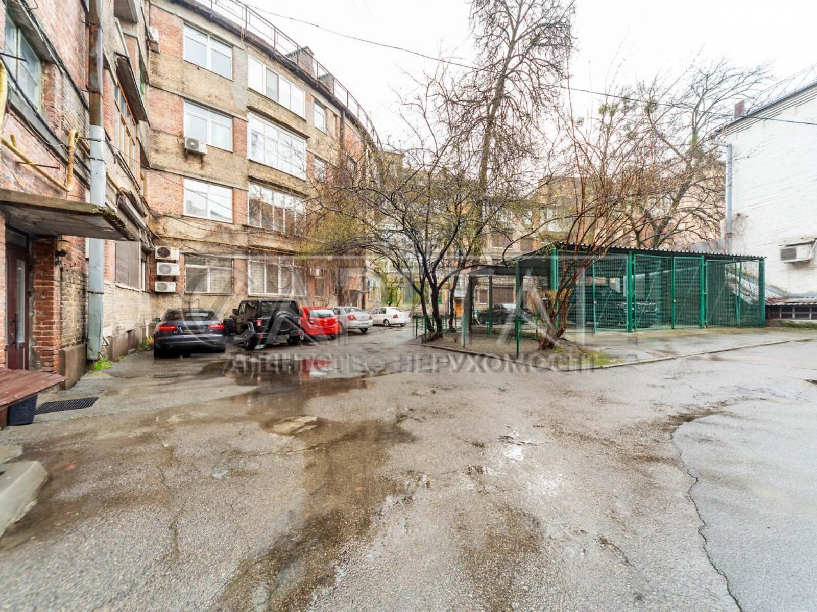 Продаж чотирикімнатної квартири в Києві, на вул. Велика Житомирська 17, район Шевченківський фото 1 Продаж чотирикімнатної квартири в Києві, на вул. Велика Житомирська 17, район Шевченківський фото 1