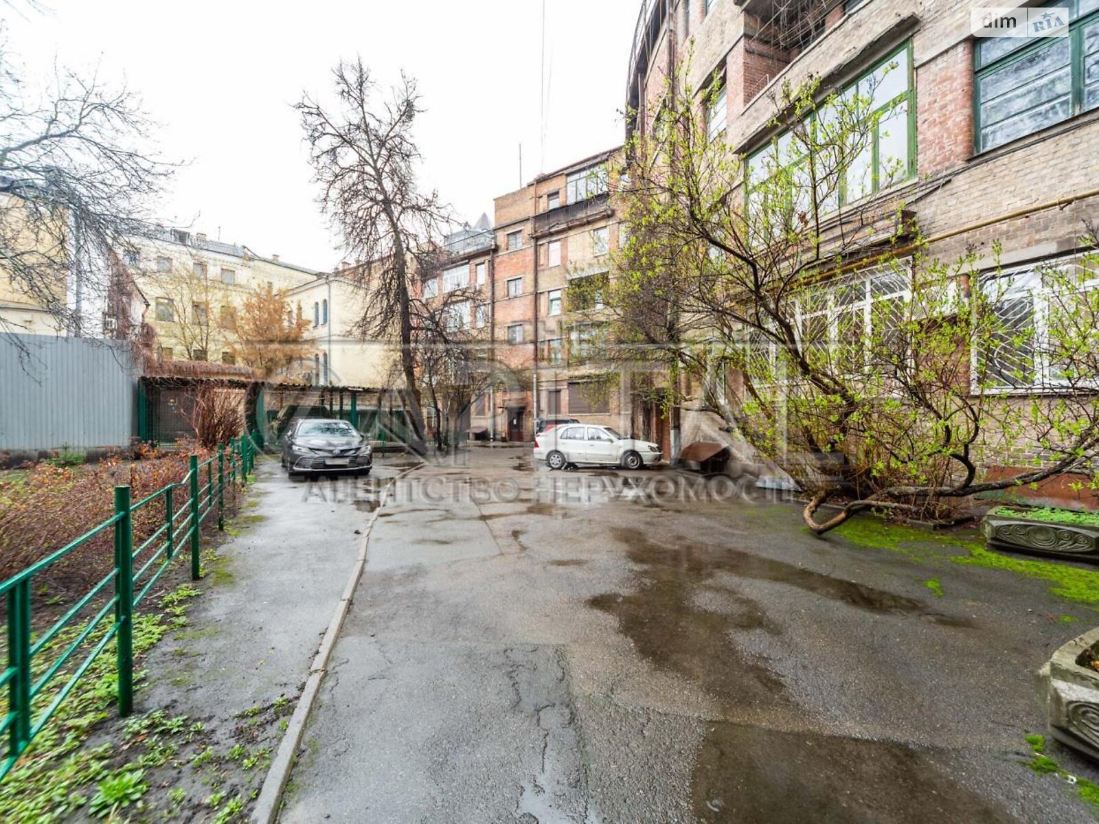 Продаж чотирикімнатної квартири в Києві, на вул. Велика Житомирська 17, район Шевченківський фото 1 Продаж чотирикімнатної квартири в Києві, на вул. Велика Житомирська 17, район Шевченківський фото 1