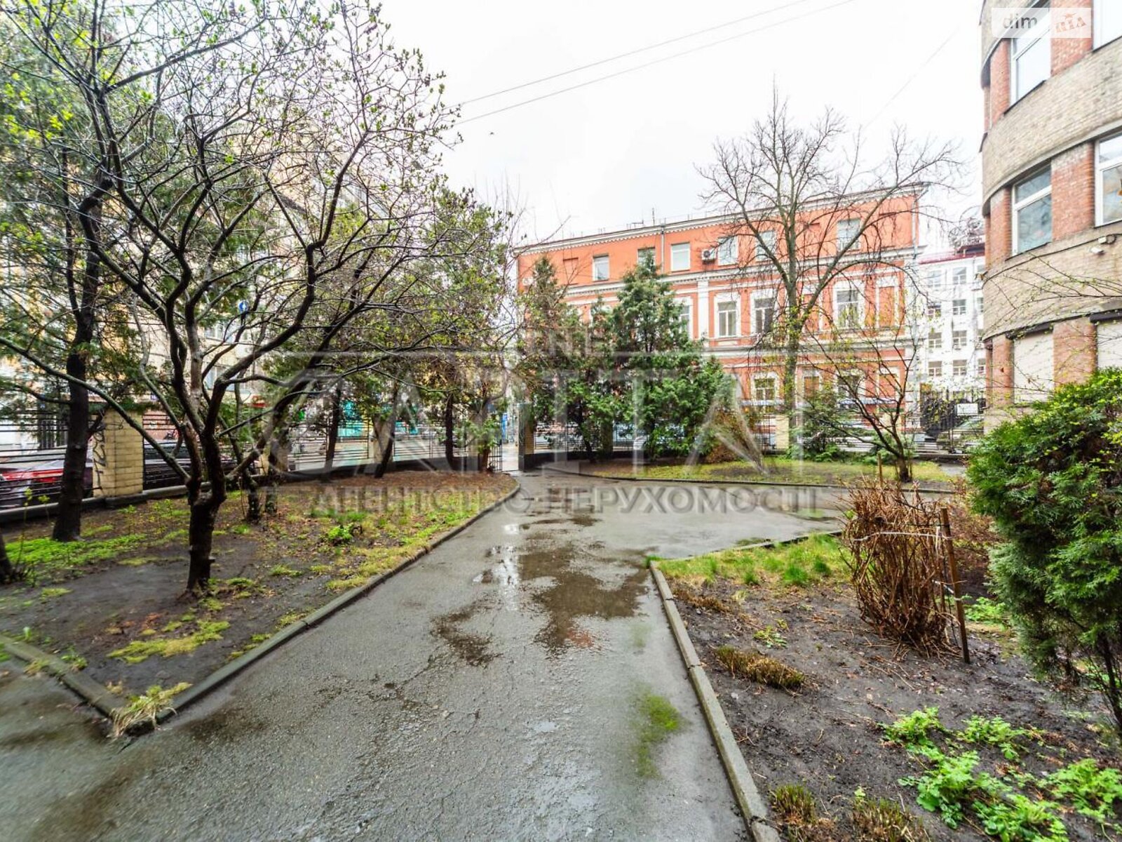 Продаж чотирикімнатної квартири в Києві, на вул. Велика Житомирська 17, район Шевченківський фото 1 Продаж чотирикімнатної квартири в Києві, на вул. Велика Житомирська 17, район Шевченківський фото 1