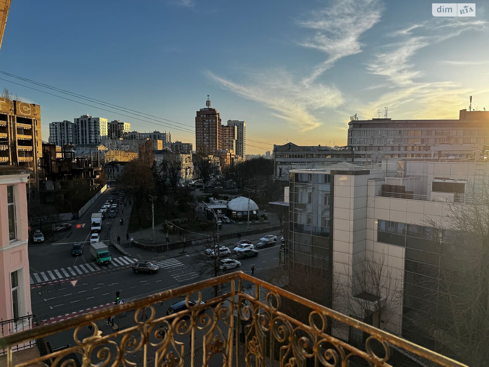 Продаж трикімнатної квартири в Києві, на вул. Велика Житомирська 40, район Шевченківський фото 1 Продаж трикімнатної квартири в Києві, на вул. Велика Житомирська 40, район Шевченківський фото 1