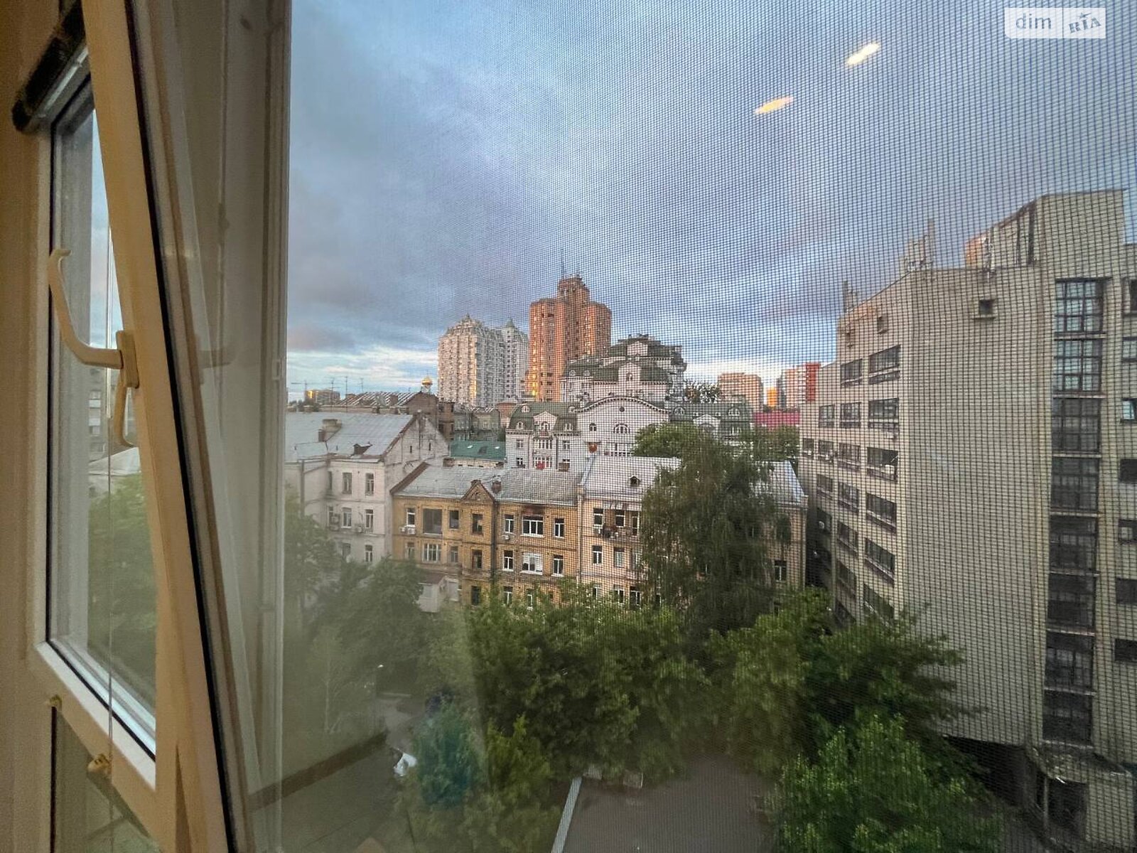 Продажа трехкомнатной квартиры в Киеве, на ул. Дмитриевская 82, район Шевченковский фото 1 Продажа трехкомнатной квартиры в Киеве, на ул. Дмитриевская 82, район Шевченковский фото 1