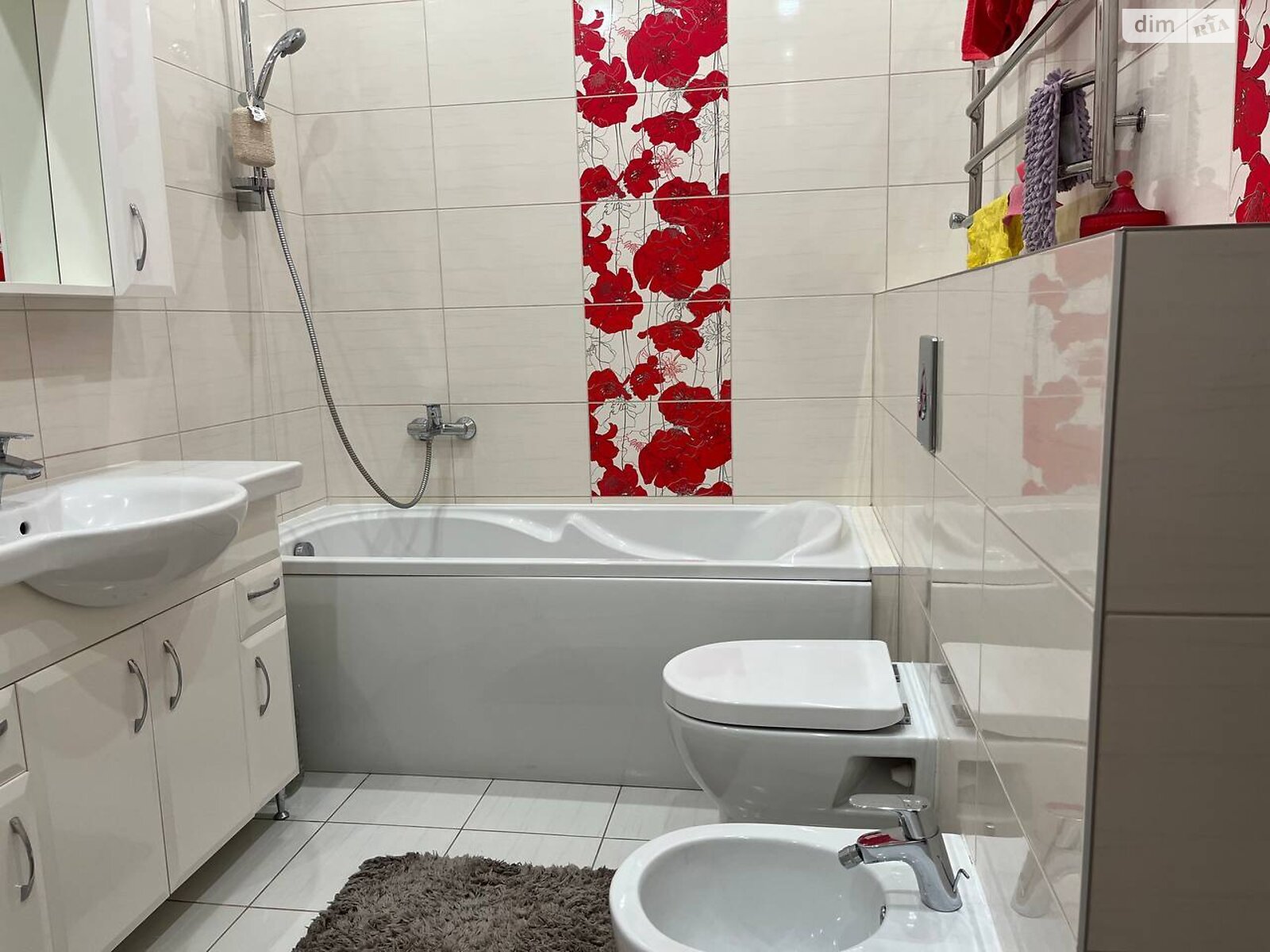 Продажа трехкомнатной квартиры в Киеве, на ул. Дмитриевская 82, район Шевченковский фото 1 Продажа трехкомнатной квартиры в Киеве, на ул. Дмитриевская 82, район Шевченковский фото 1