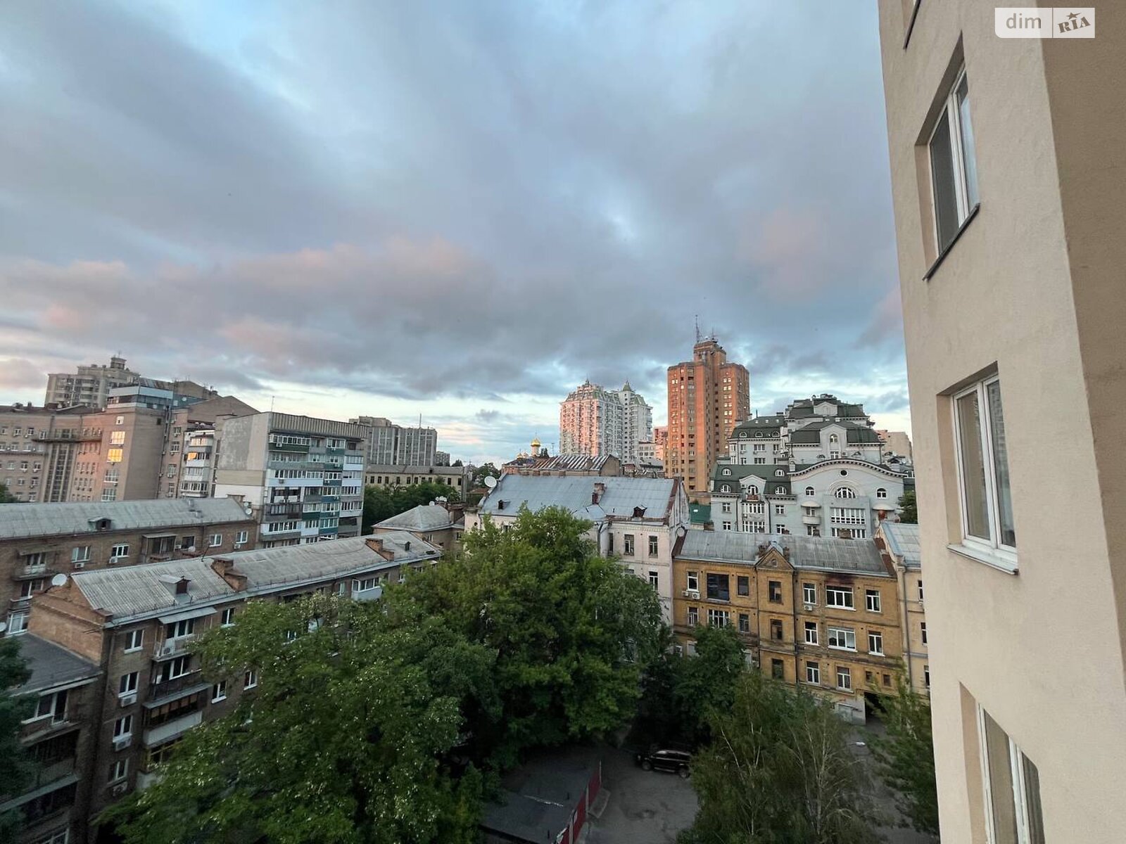 Продажа трехкомнатной квартиры в Киеве, на ул. Дмитриевская 82, район Шевченковский фото 1 Продажа трехкомнатной квартиры в Киеве, на ул. Дмитриевская 82, район Шевченковский фото 1