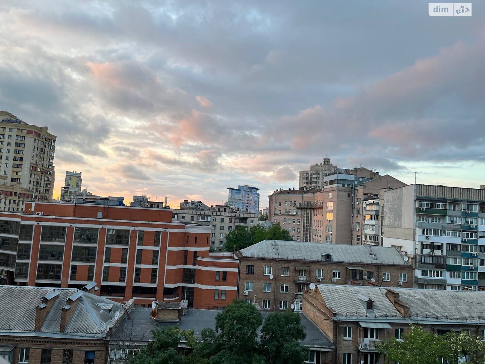 Продажа трехкомнатной квартиры в Киеве, на ул. Дмитриевская 82, район Шевченковский фото 1 Продажа трехкомнатной квартиры в Киеве, на ул. Дмитриевская 82, район Шевченковский фото 1