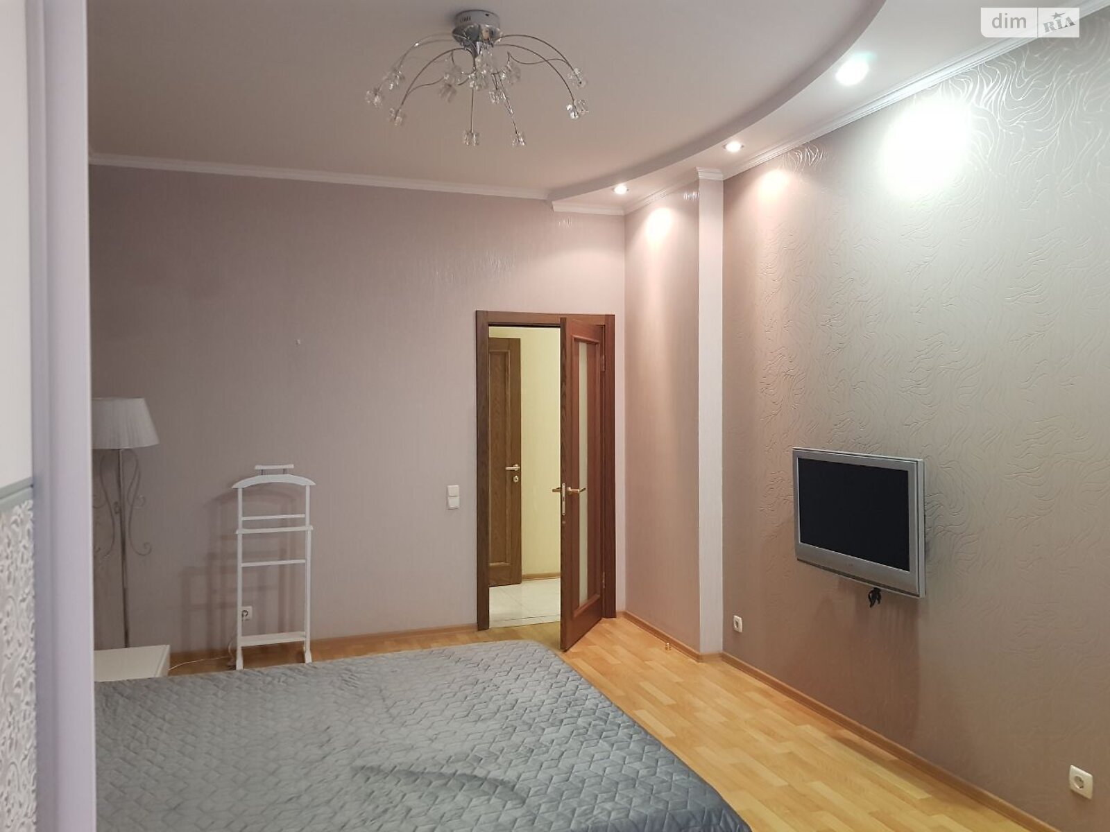 Продажа трехкомнатной квартиры в Киеве, на ул. Дмитриевская 82, район Шевченковский фото 1 Продажа трехкомнатной квартиры в Киеве, на ул. Дмитриевская 82, район Шевченковский фото 1