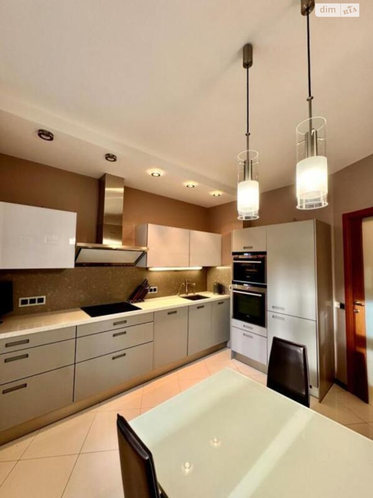 Продаж трикімнатної квартири в Києві, на вул. Дмитрівська 69, район Шевченківський фото 1 Продаж трикімнатної квартири в Києві, на вул. Дмитрівська 69, район Шевченківський фото 1