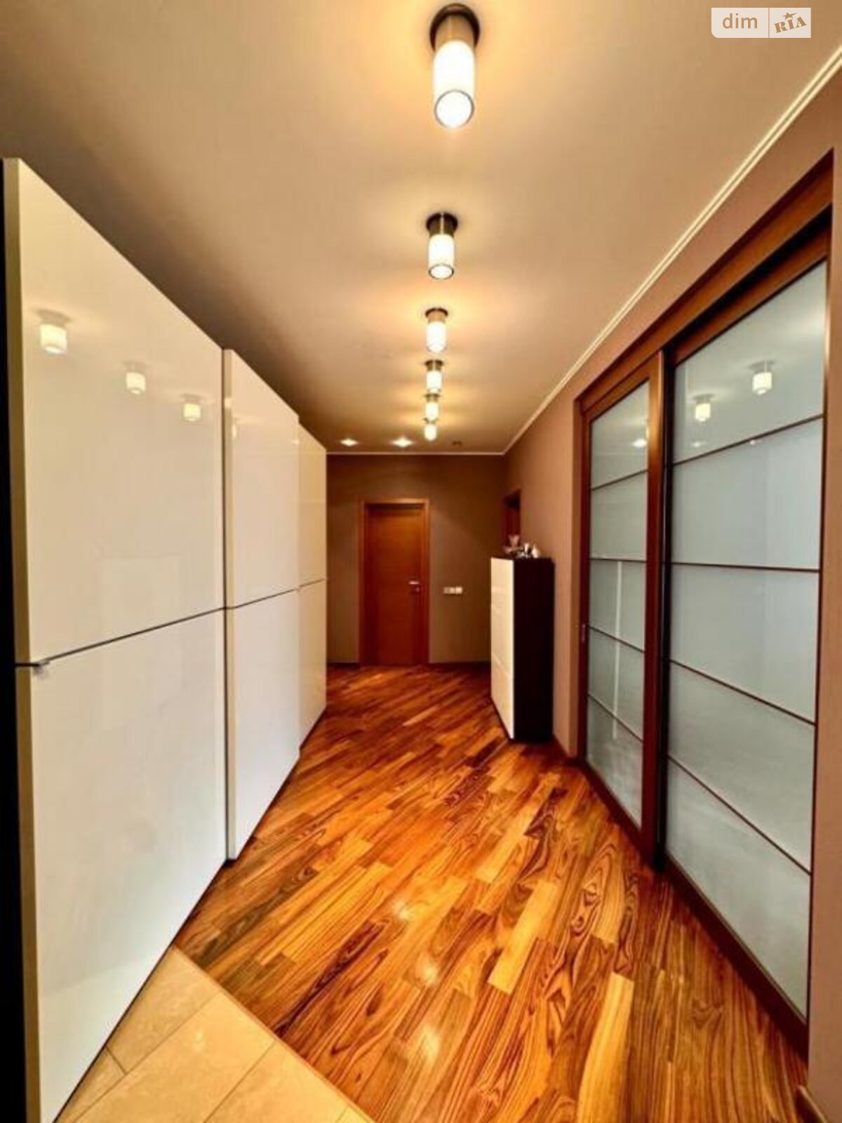 Продаж трикімнатної квартири в Києві, на вул. Дмитрівська 69, район Шевченківський фото 1 Продаж трикімнатної квартири в Києві, на вул. Дмитрівська 69, район Шевченківський фото 1