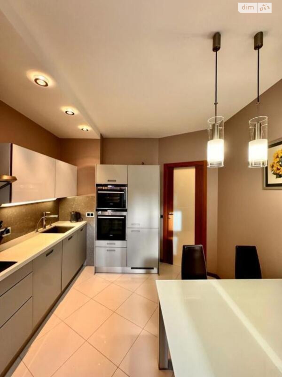 Продаж трикімнатної квартири в Києві, на вул. Дмитрівська 69, район Шевченківський фото 1 Продаж трикімнатної квартири в Києві, на вул. Дмитрівська 69, район Шевченківський фото 1