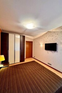 Продаж трикімнатної квартири в Києві, на вул. Дмитрівська 69, район Шевченківський фото 2 Продаж трикімнатної квартири в Києві, на вул. Дмитрівська 69, район Шевченківський фото 2