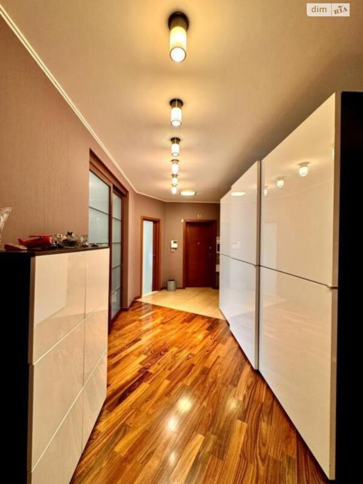 Продаж трикімнатної квартири в Києві, на вул. Дмитрівська 69, район Шевченківський фото 1 Продаж трикімнатної квартири в Києві, на вул. Дмитрівська 69, район Шевченківський фото 1