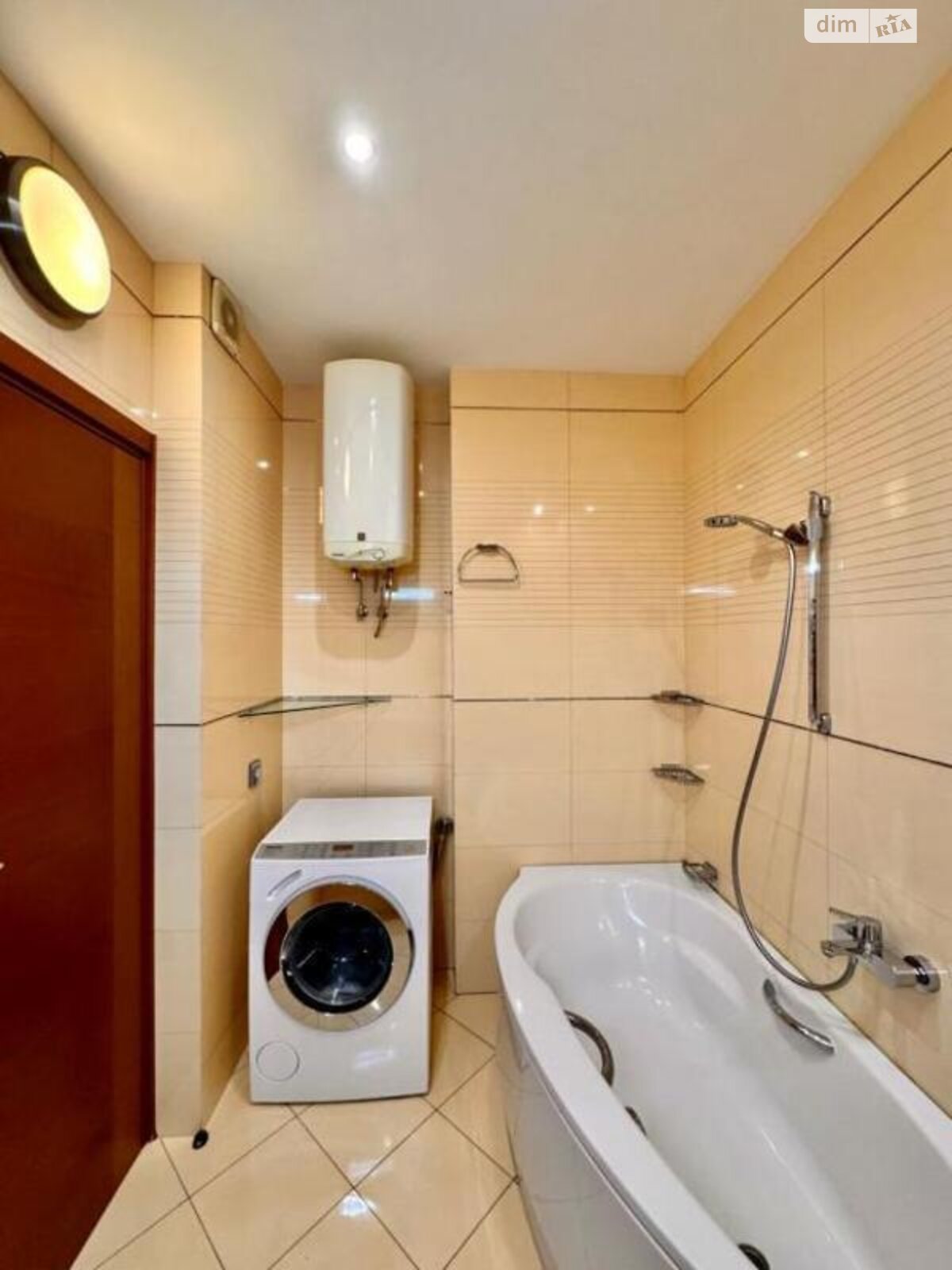 Продаж трикімнатної квартири в Києві, на вул. Дмитрівська 69, район Шевченківський фото 1 Продаж трикімнатної квартири в Києві, на вул. Дмитрівська 69, район Шевченківський фото 1