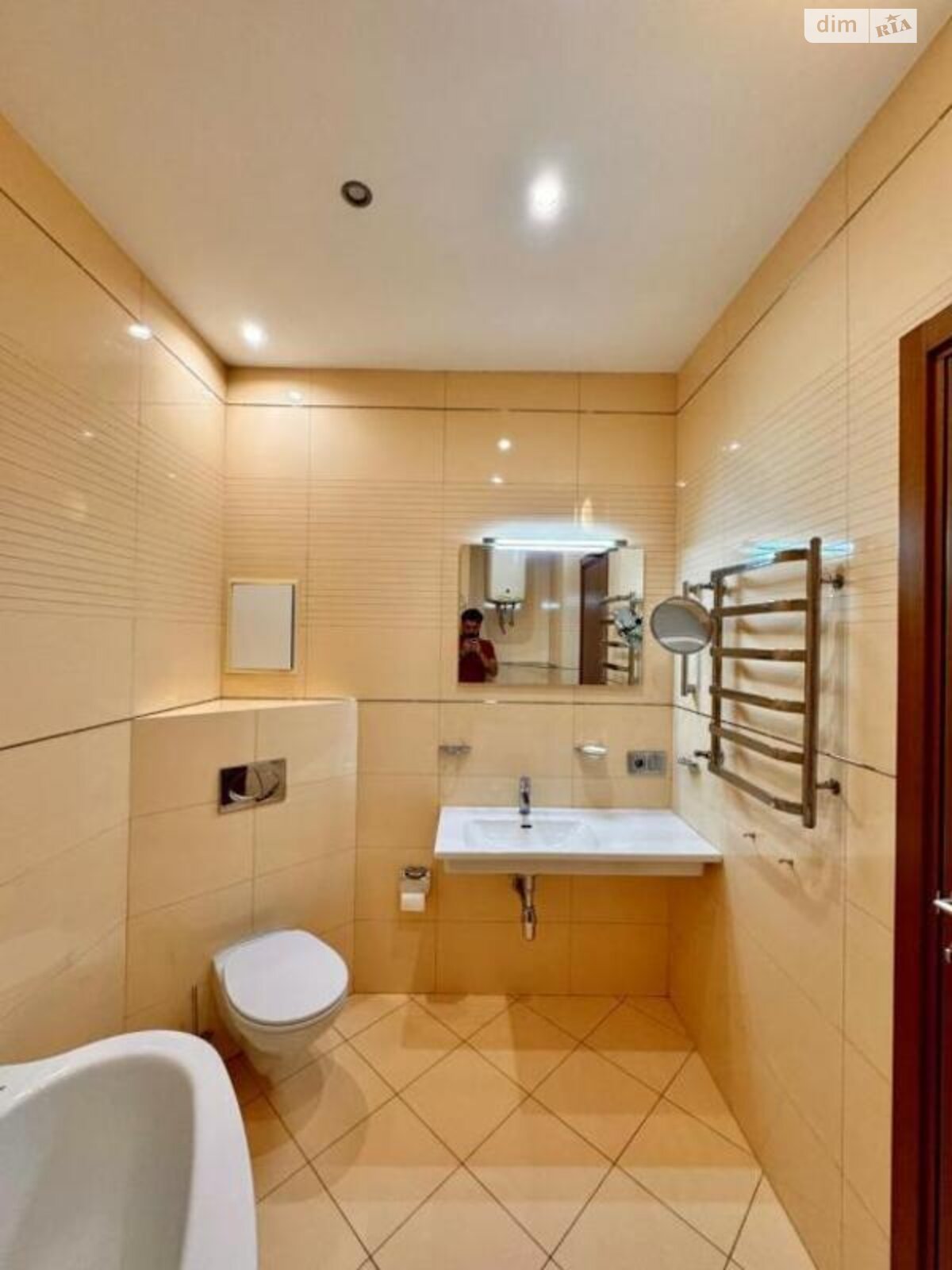 Продаж трикімнатної квартири в Києві, на вул. Дмитрівська 69, район Шевченківський фото 1 Продаж трикімнатної квартири в Києві, на вул. Дмитрівська 69, район Шевченківський фото 1