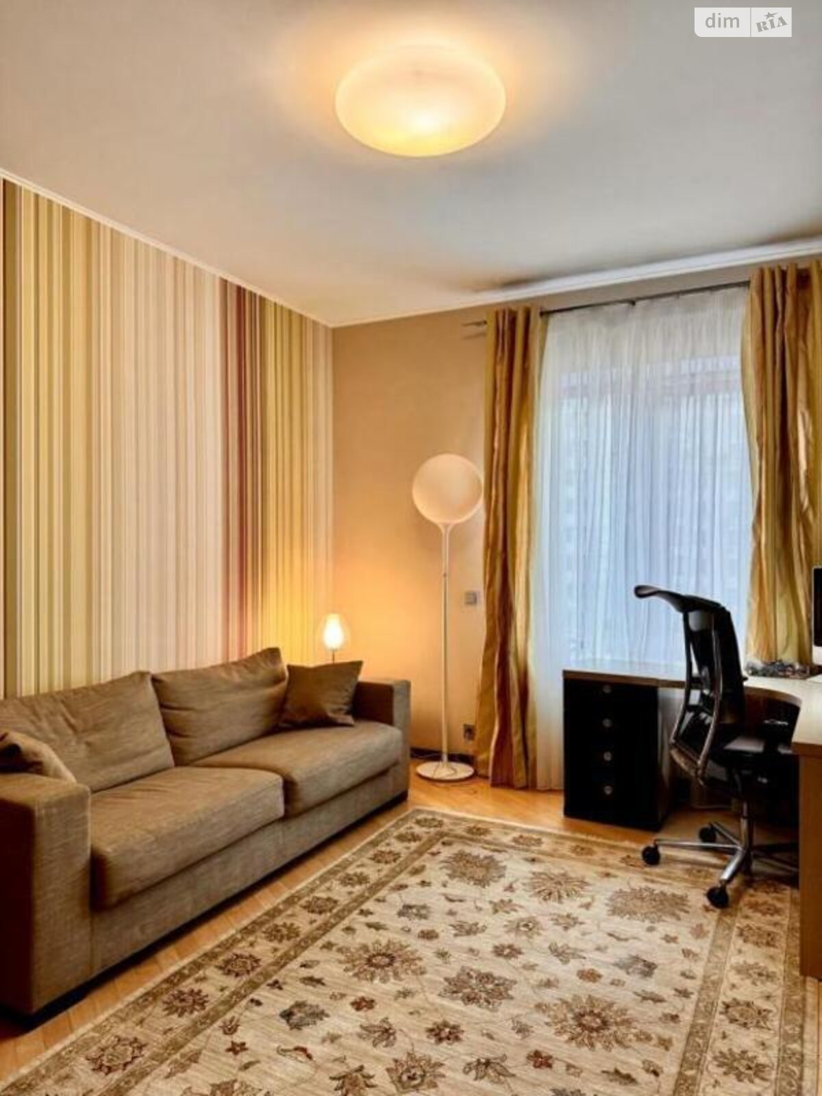 Продаж трикімнатної квартири в Києві, на вул. Дмитрівська 69, район Шевченківський фото 1 Продаж трикімнатної квартири в Києві, на вул. Дмитрівська 69, район Шевченківський фото 1