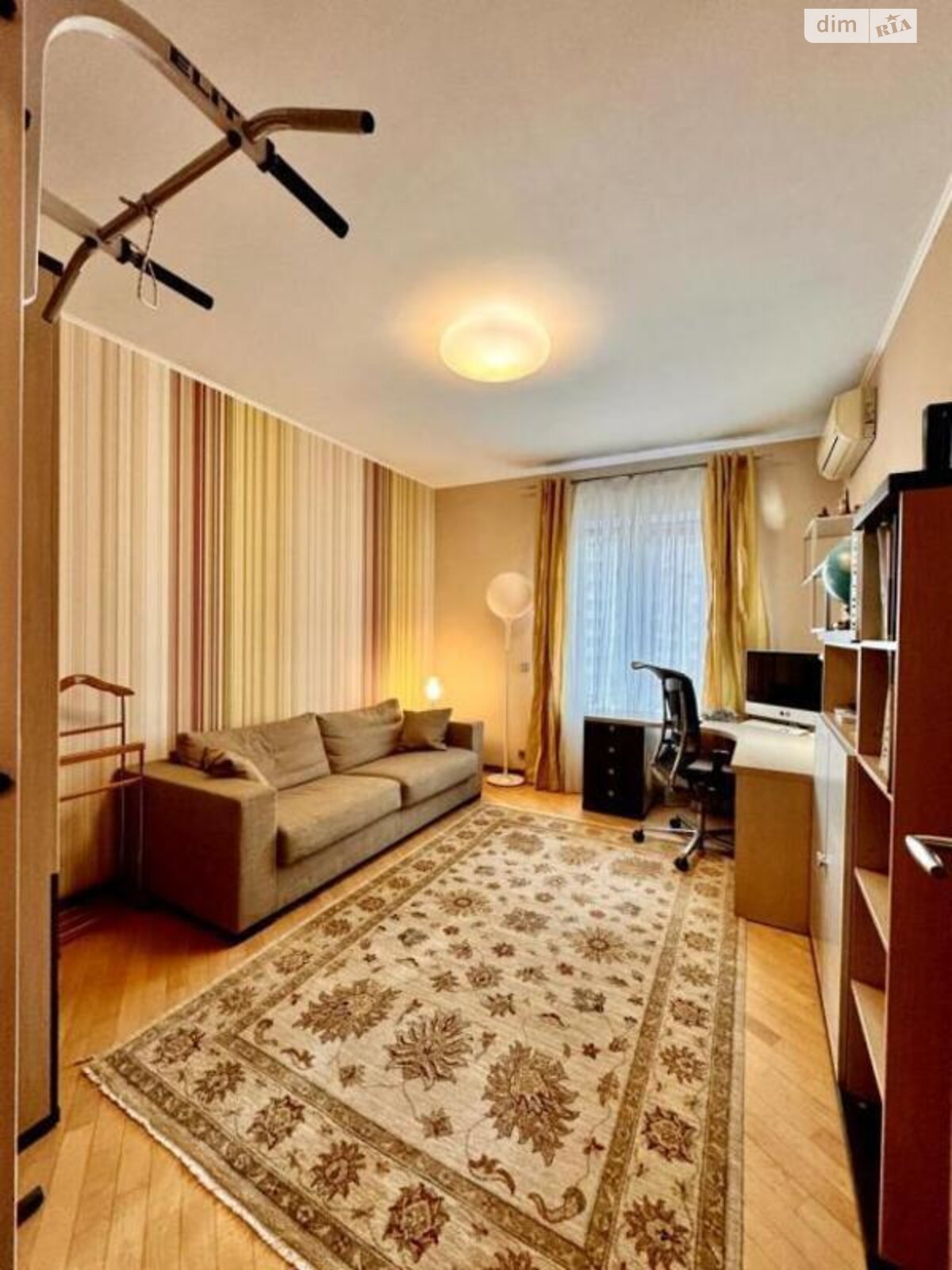 Продаж трикімнатної квартири в Києві, на вул. Дмитрівська 69, район Шевченківський фото 1 Продаж трикімнатної квартири в Києві, на вул. Дмитрівська 69, район Шевченківський фото 1