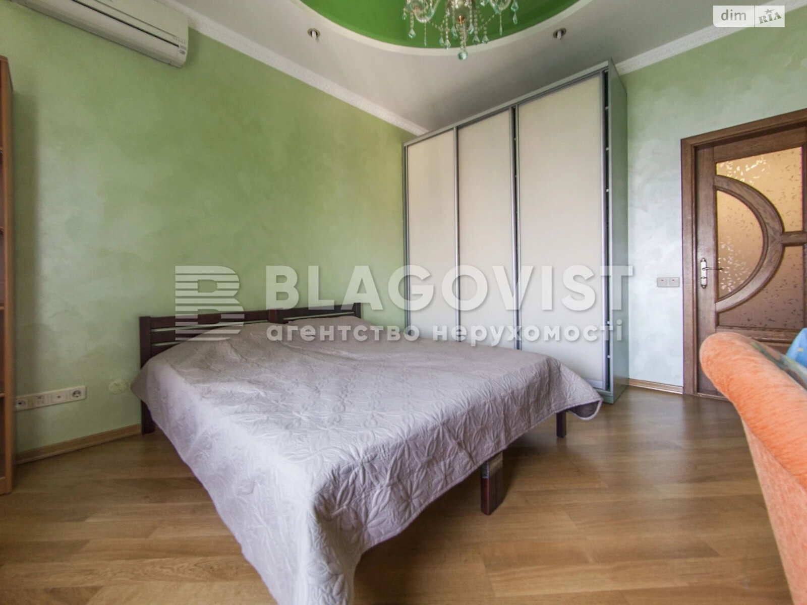 Продаж трикімнатної квартири в Києві, на вул. Дмитрівська 69, район Шевченківський фото 1 Продаж трикімнатної квартири в Києві, на вул. Дмитрівська 69, район Шевченківський фото 1