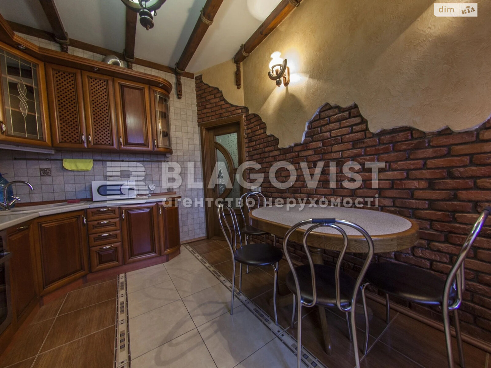 Продаж трикімнатної квартири в Києві, на вул. Дмитрівська 69, район Шевченківський фото 1 Продаж трикімнатної квартири в Києві, на вул. Дмитрівська 69, район Шевченківський фото 1