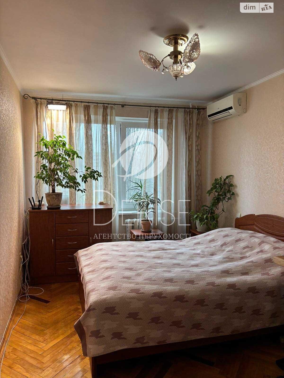Продаж трикімнатної квартири в Києві, на вул. Олени Теліги 43, район Шевченківський фото 1 Продаж трикімнатної квартири в Києві, на вул. Олени Теліги 43, район Шевченківський фото 1
